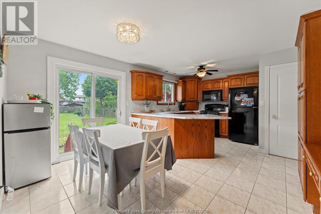 Photo 10 of 22 Bennie Avenue, Leamington ON