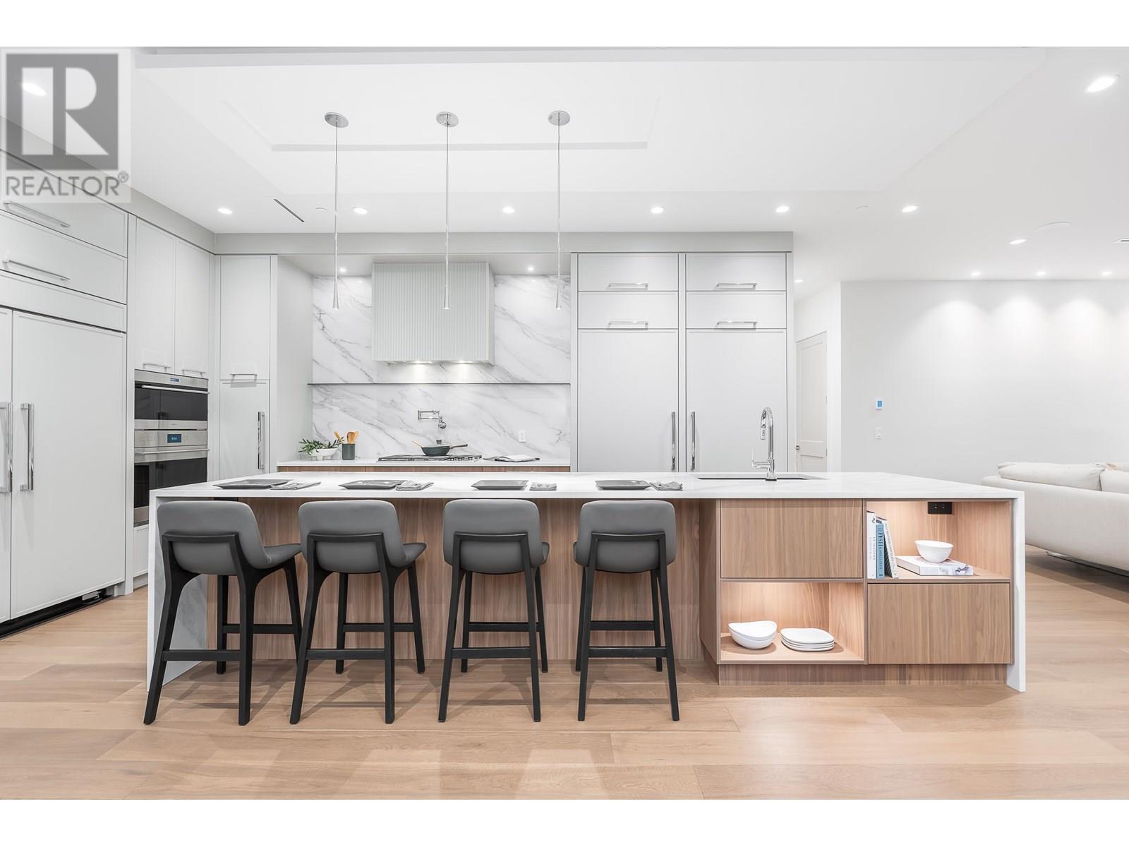 Photo 9 of 360 Southborough Drive, West Vancouver BC