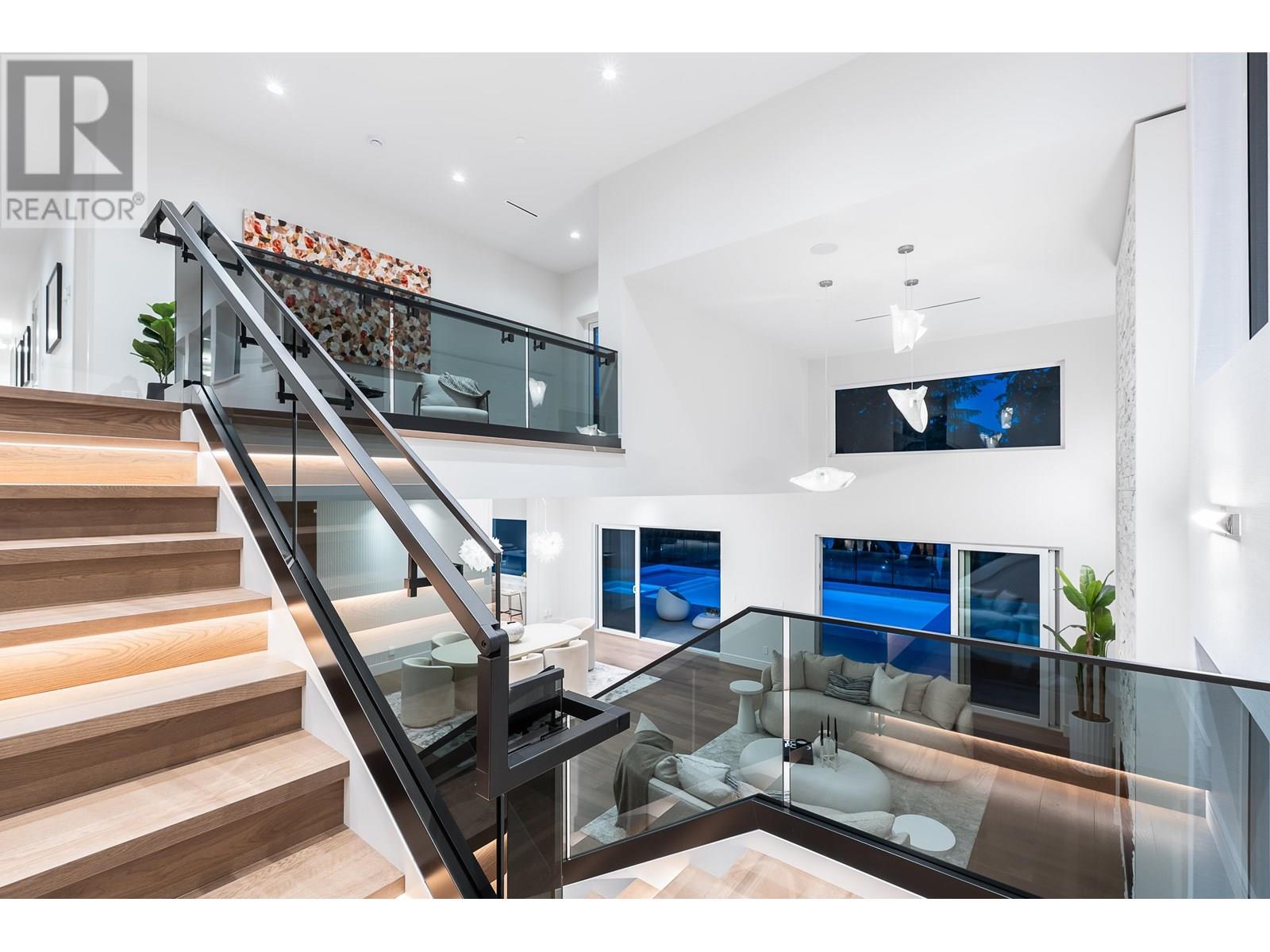 Photo 17 of 360 Southborough Drive, West Vancouver BC