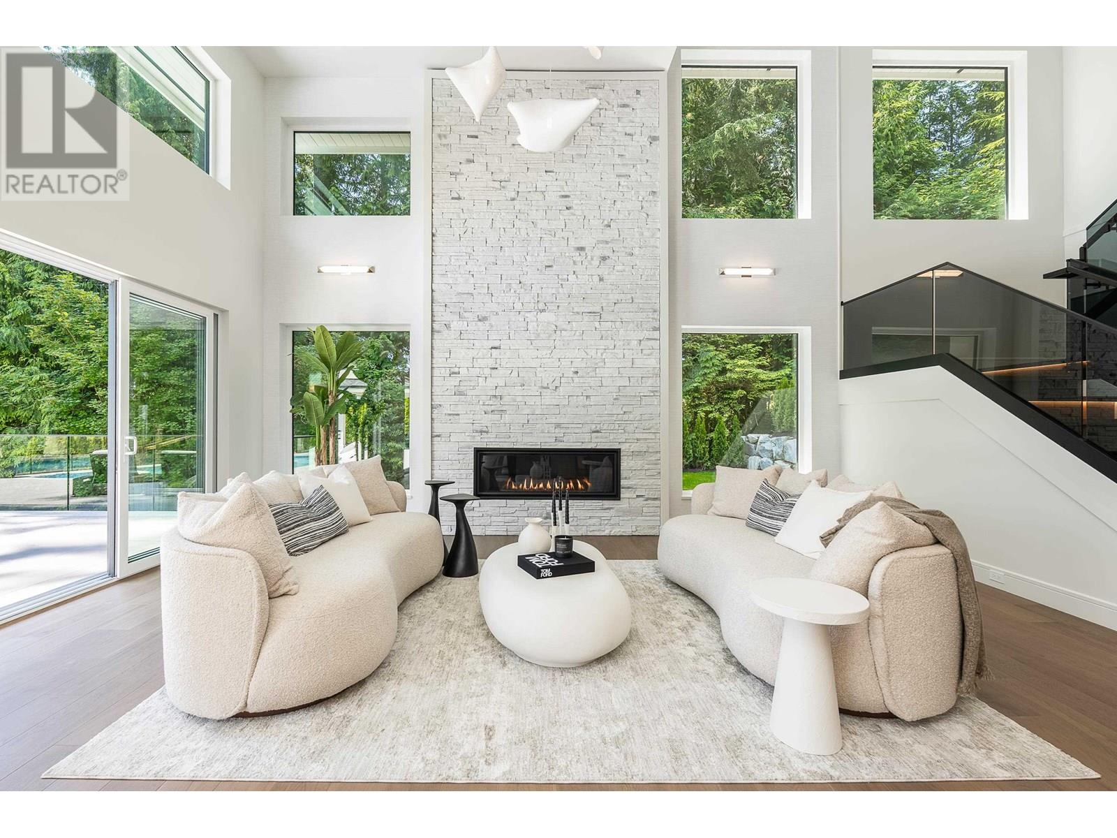 Photo 5 of 360 Southborough Drive, West Vancouver BC