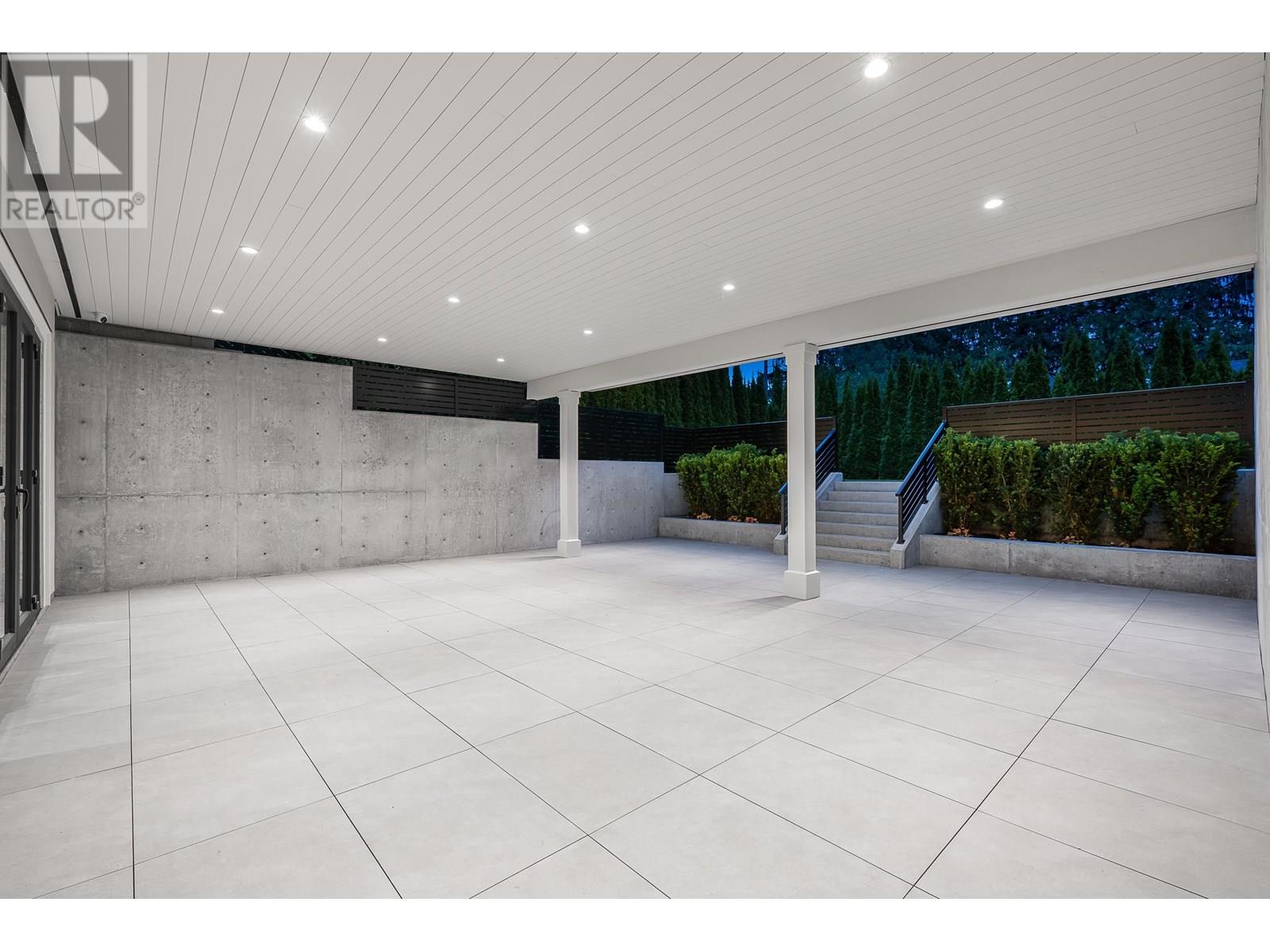 Photo 32 of 360 Southborough Drive, West Vancouver BC