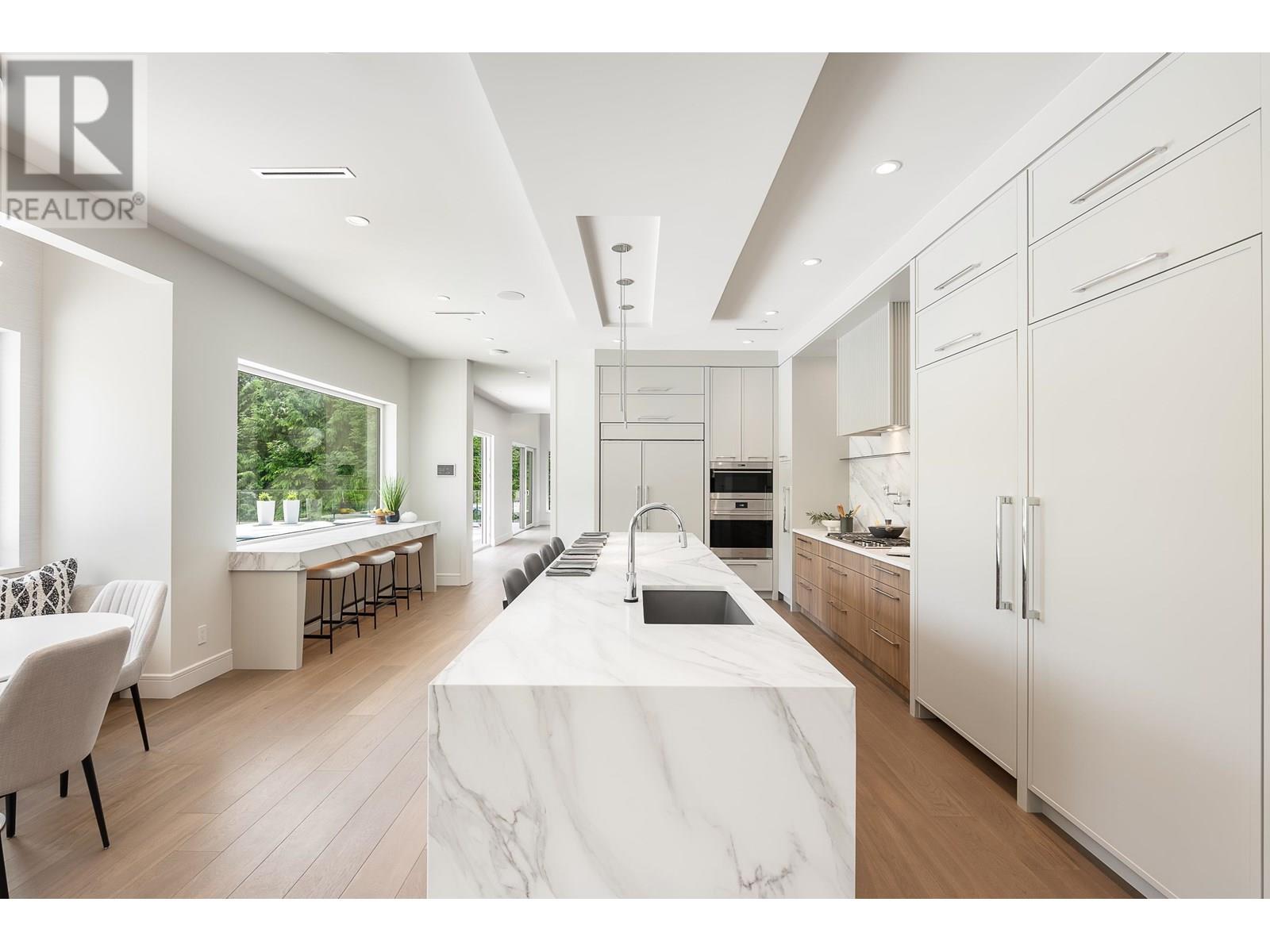 Photo 12 of 360 Southborough Drive, West Vancouver BC