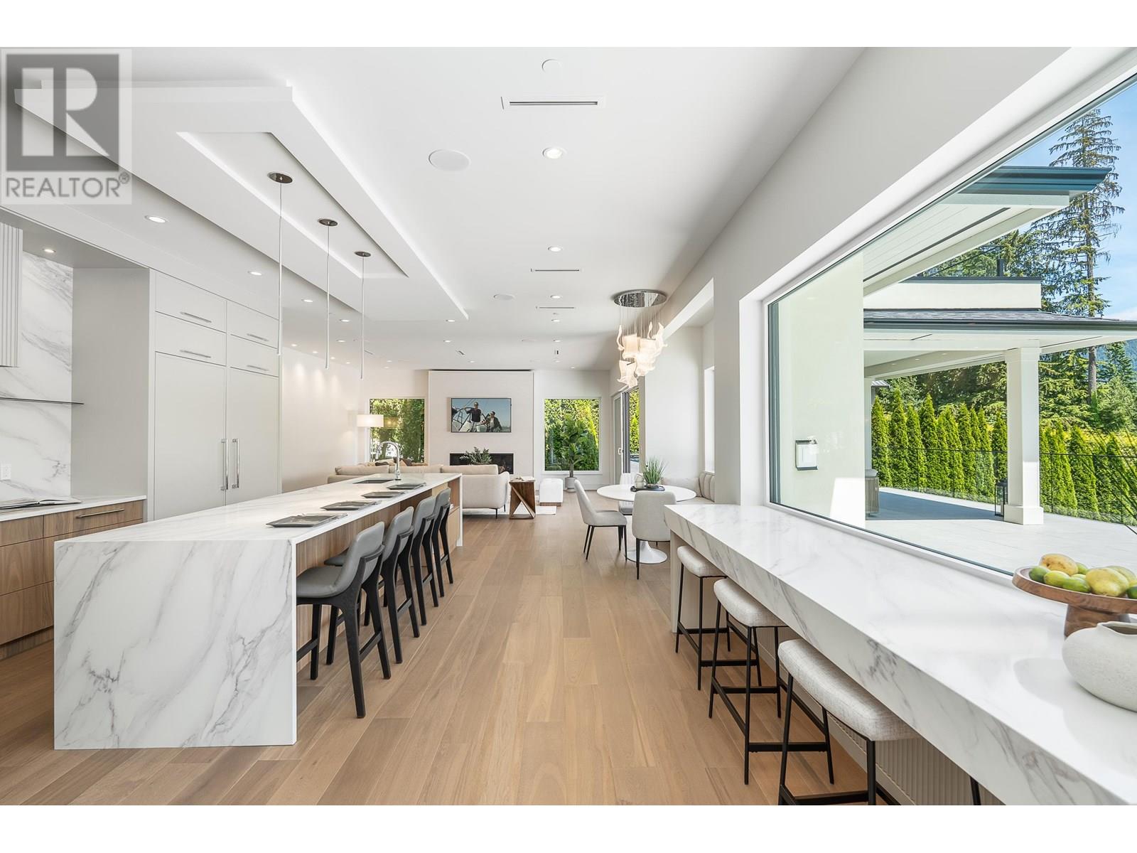 Photo 8 of 360 Southborough Drive, West Vancouver BC