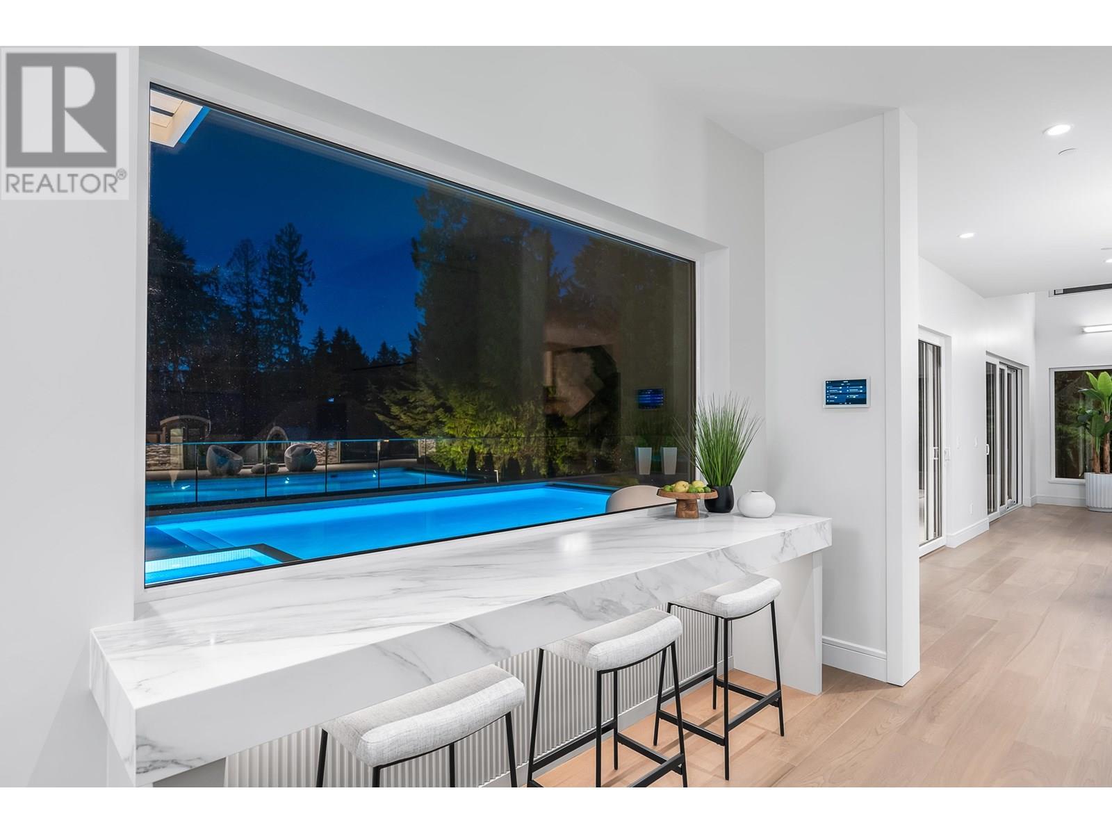Photo 13 of 360 Southborough Drive, West Vancouver BC