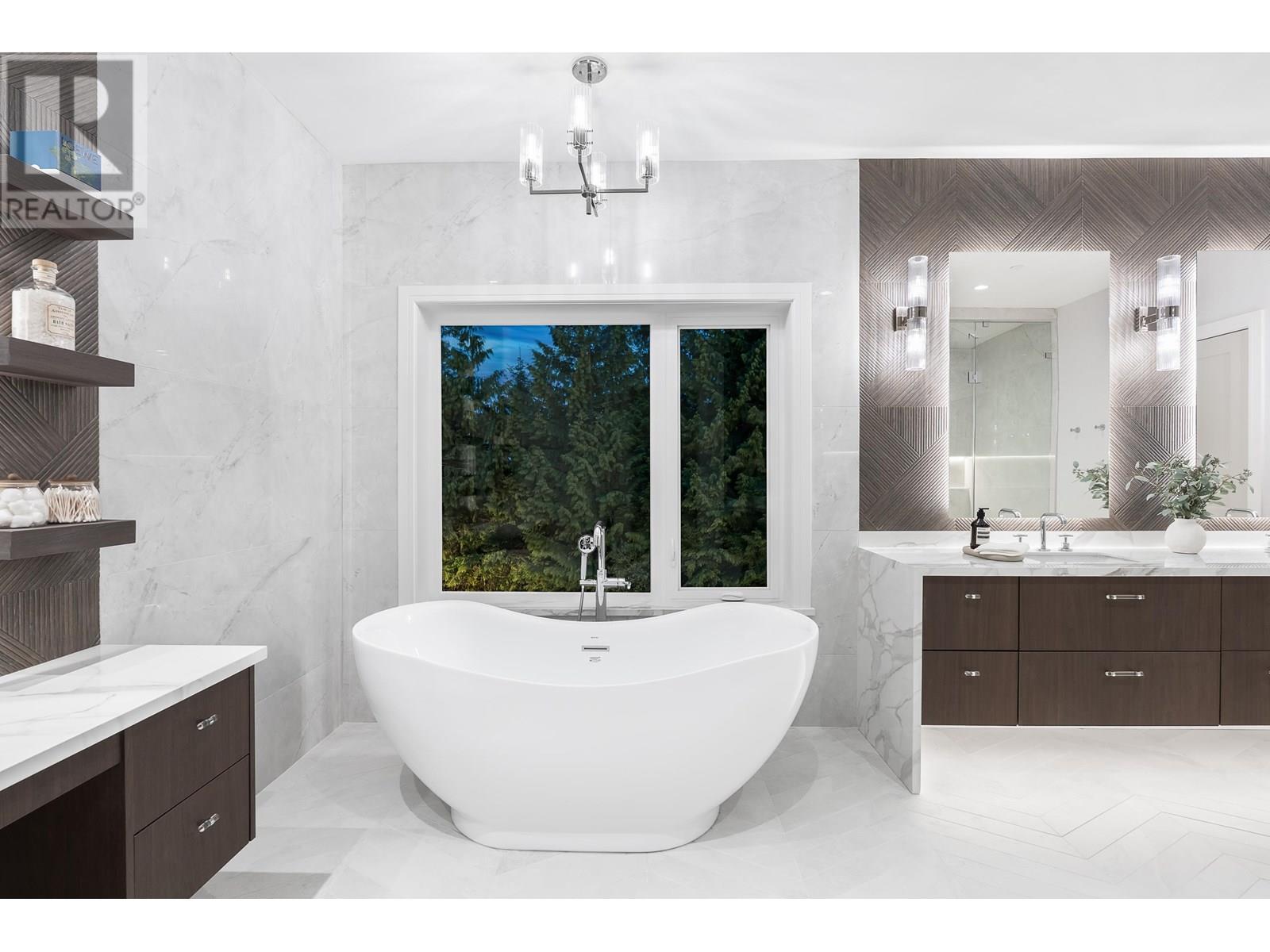 Photo 24 of 360 Southborough Drive, West Vancouver BC