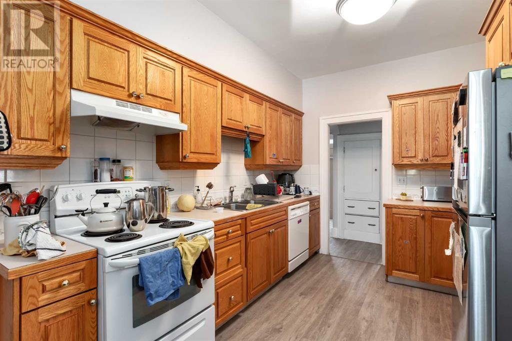 Single Family House Bungalow for Sale in   Avenue SW Sunalta Calgary 