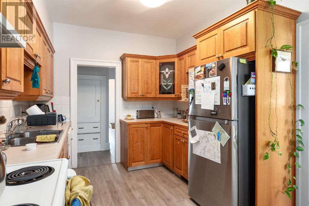 Single Family House Bungalow for Sale in   Avenue SW Sunalta Calgary 
