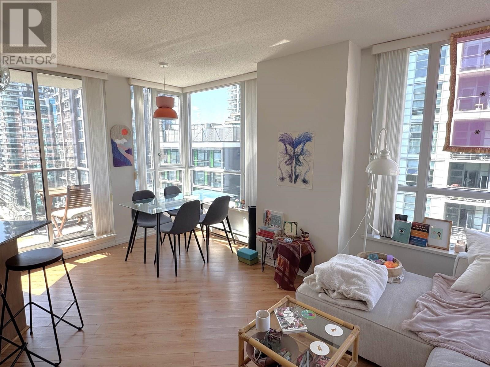 Photo 3 of 1504 1212 Howe Street, Vancouver BC
