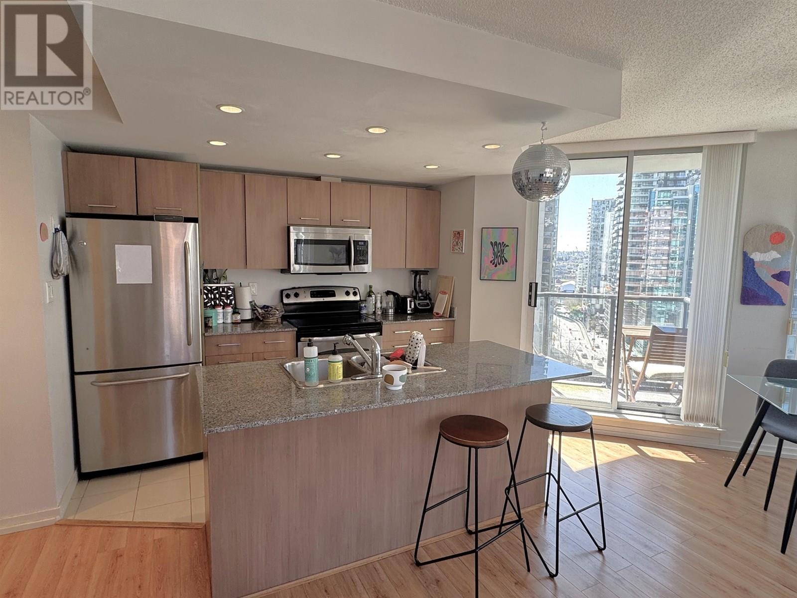 Photo 4 of 1504 1212 Howe Street, Vancouver BC