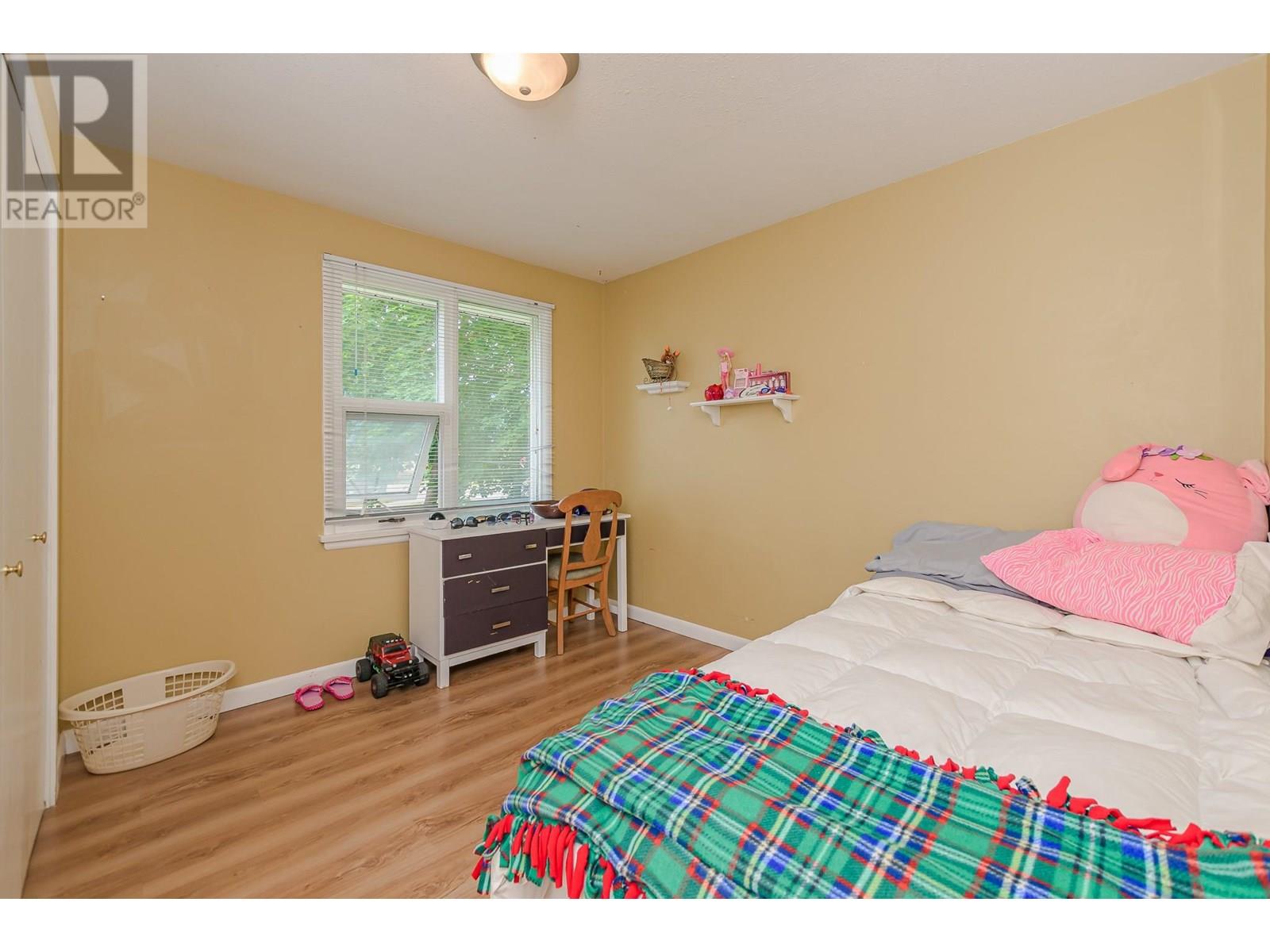 729 Stanley Avenue - 18
