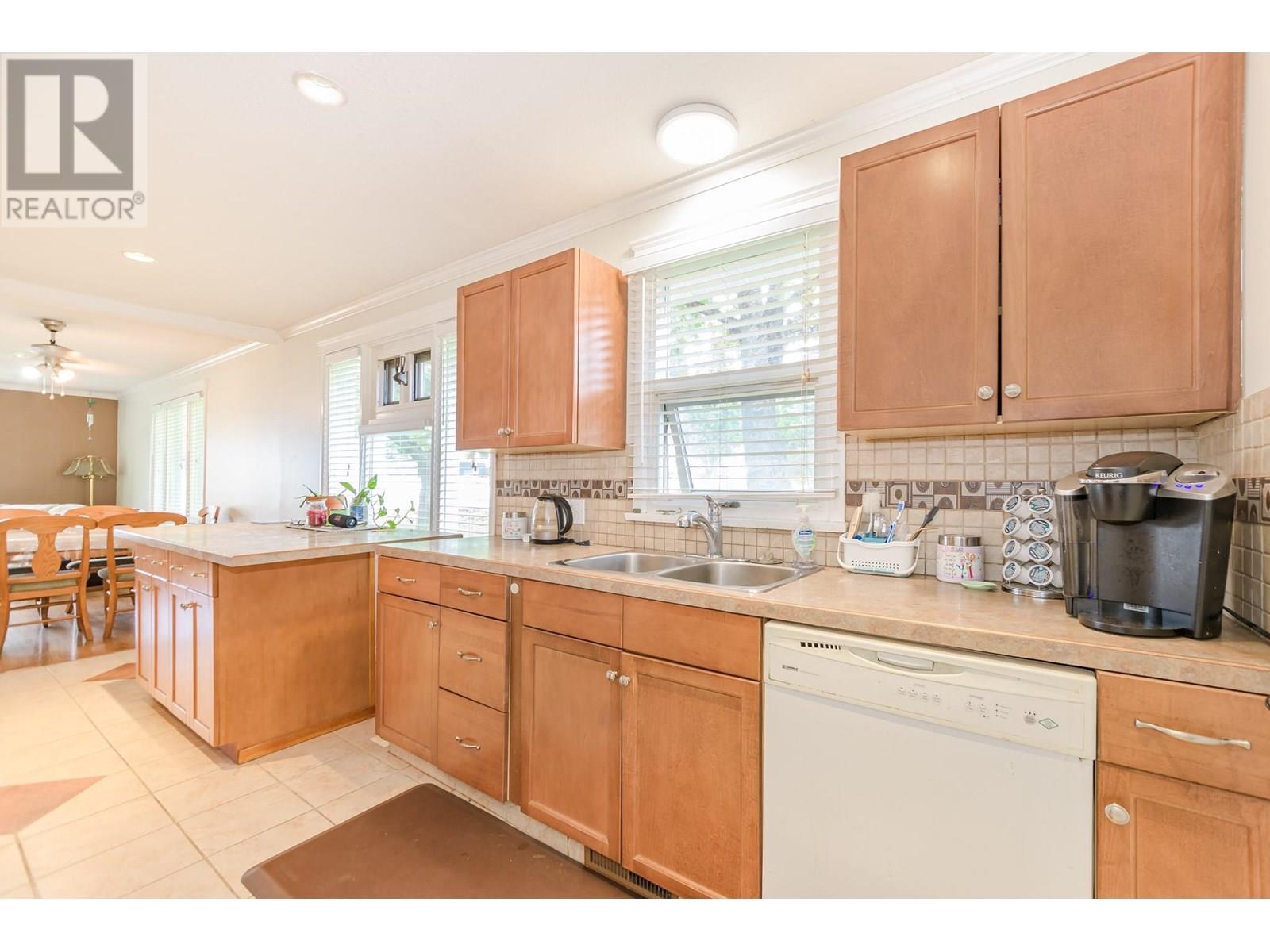 729 Stanley Avenue - 8
