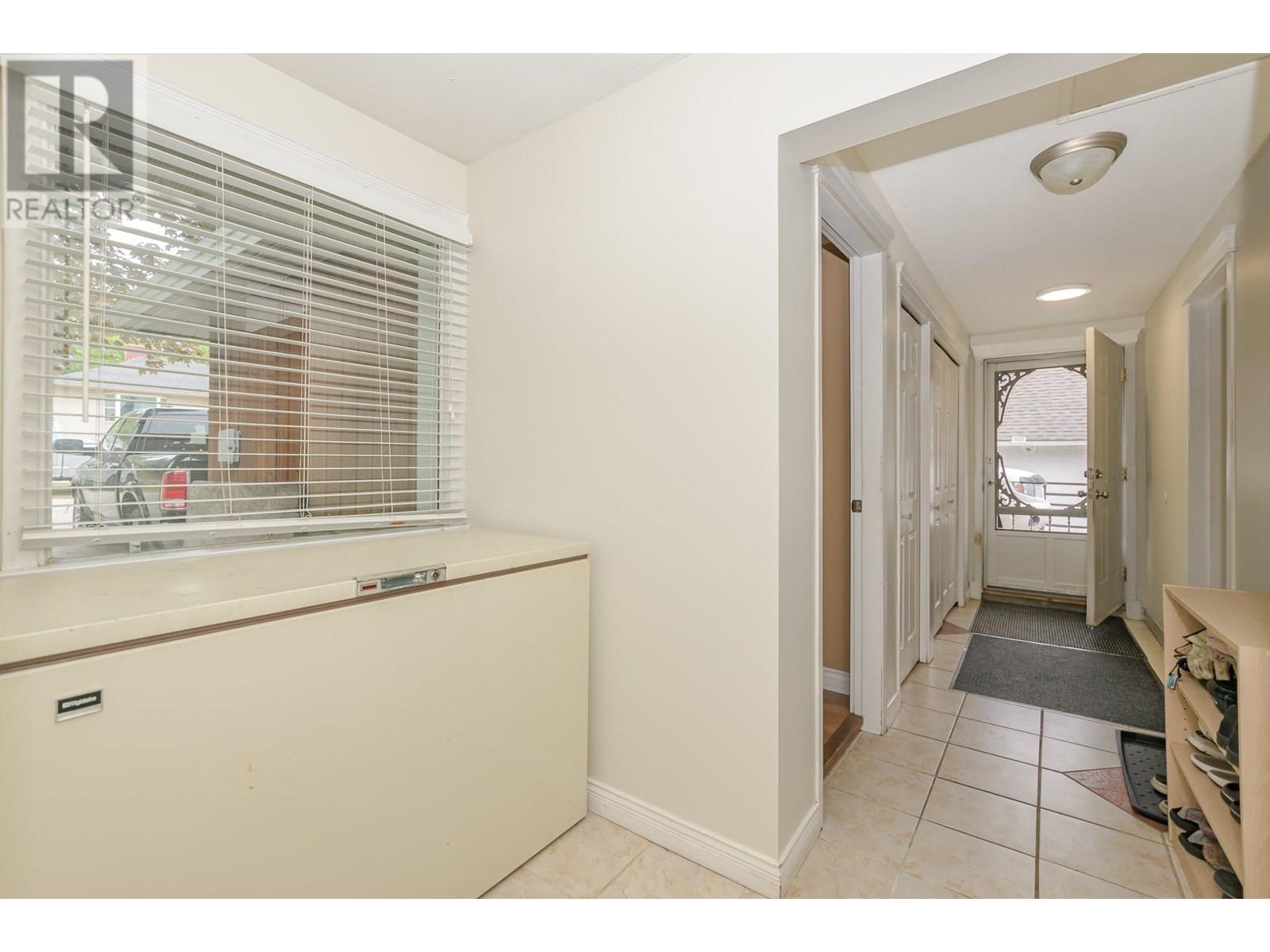 729 Stanley Avenue - 26