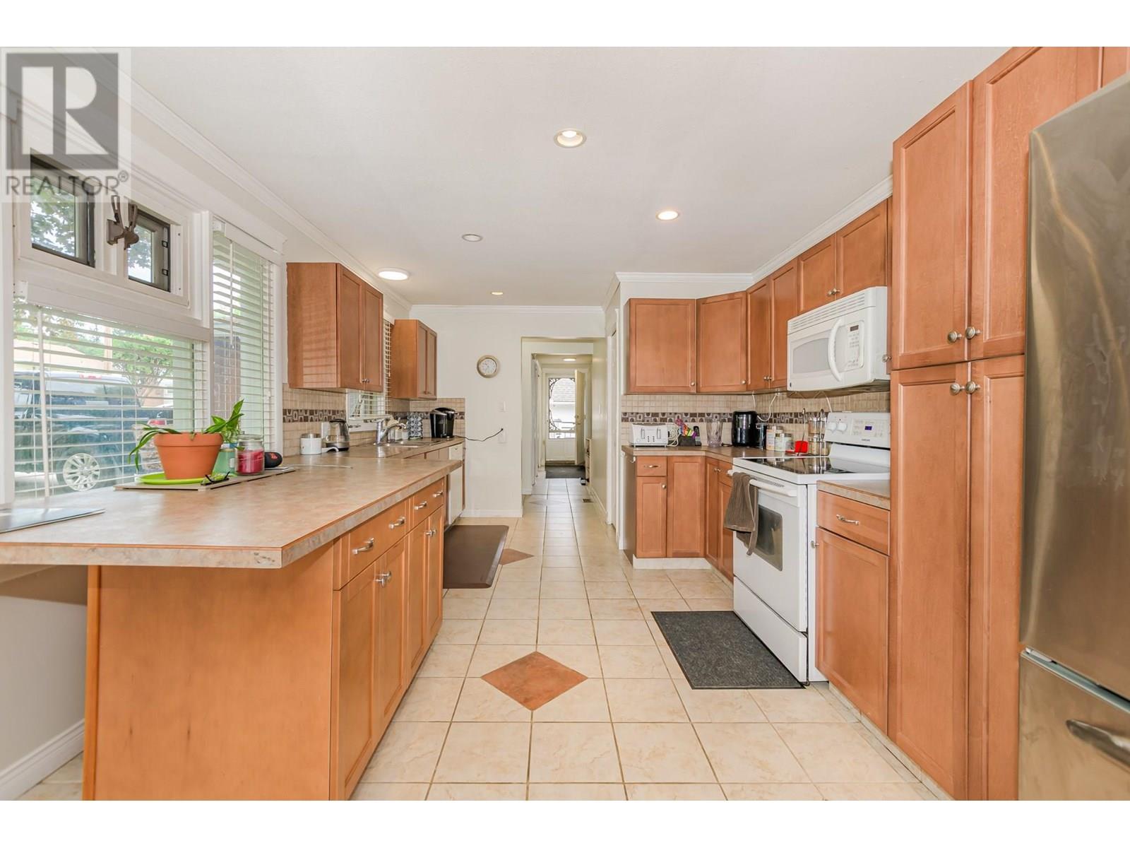 729 Stanley Avenue - 7