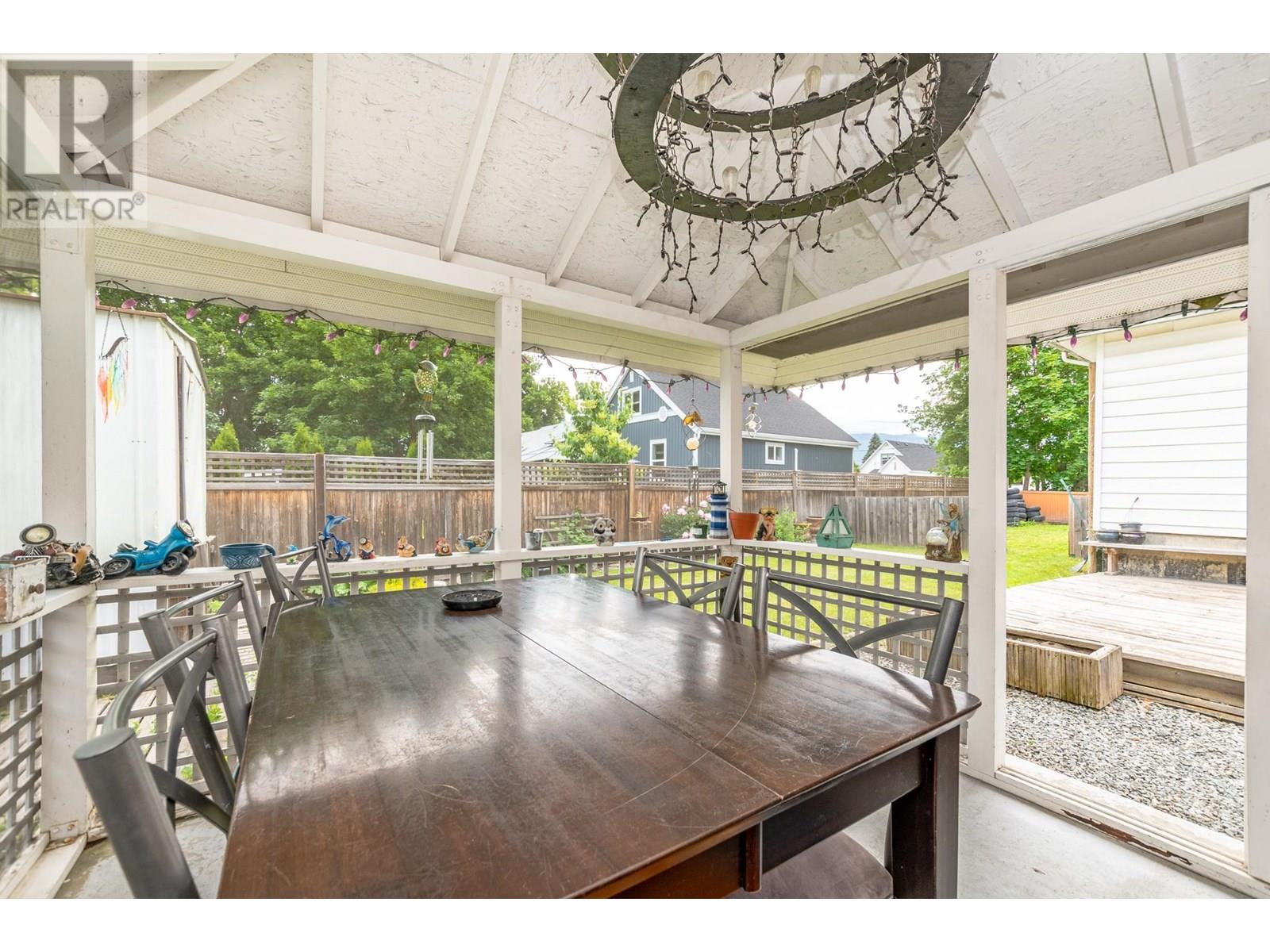 729 Stanley Avenue - 29