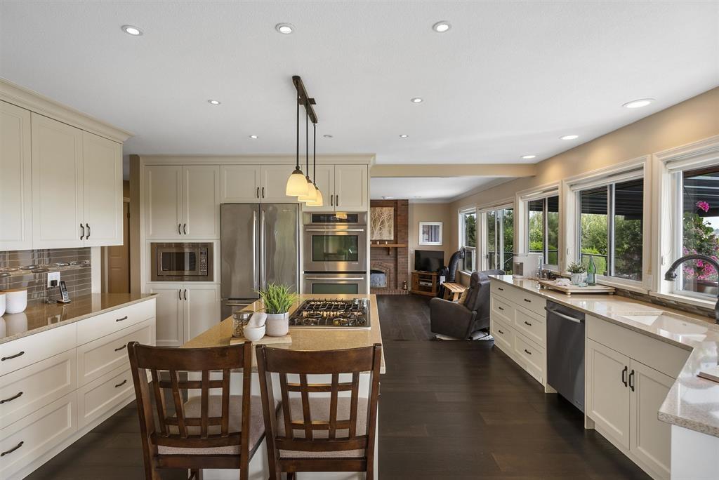 Photo 11 of 16512 77 A Avenue, Surrey BC