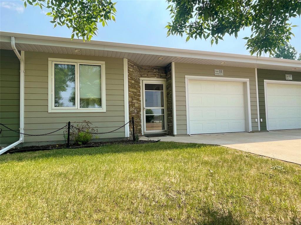 Photo 2 of 11 125 First Street S, Beausejour MB