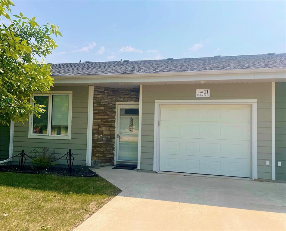 Photo 3 of 11 125 First Street S, Beausejour MB