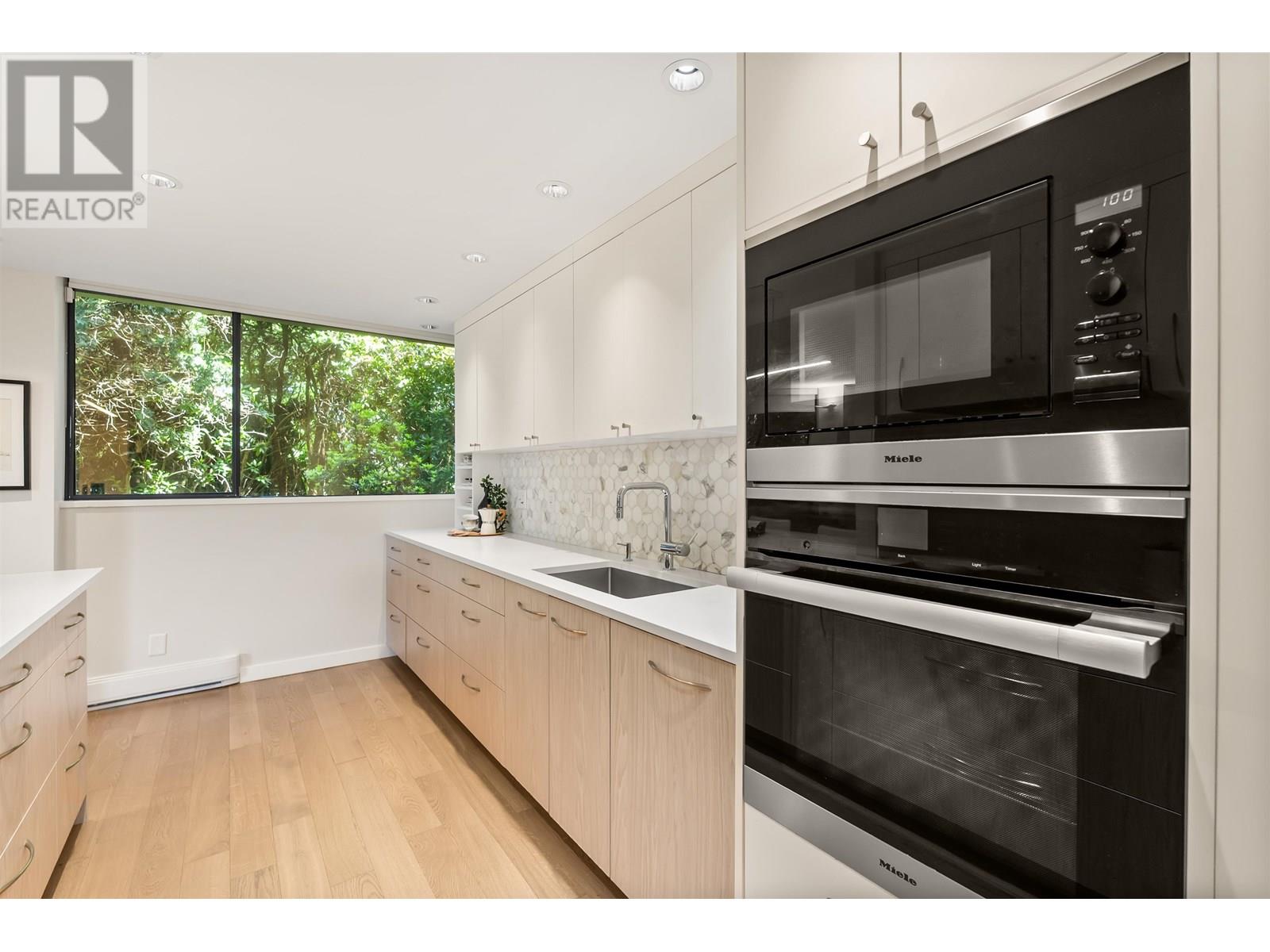 Photo 17 of 102 3905 Springtree Drive, Vancouver BC