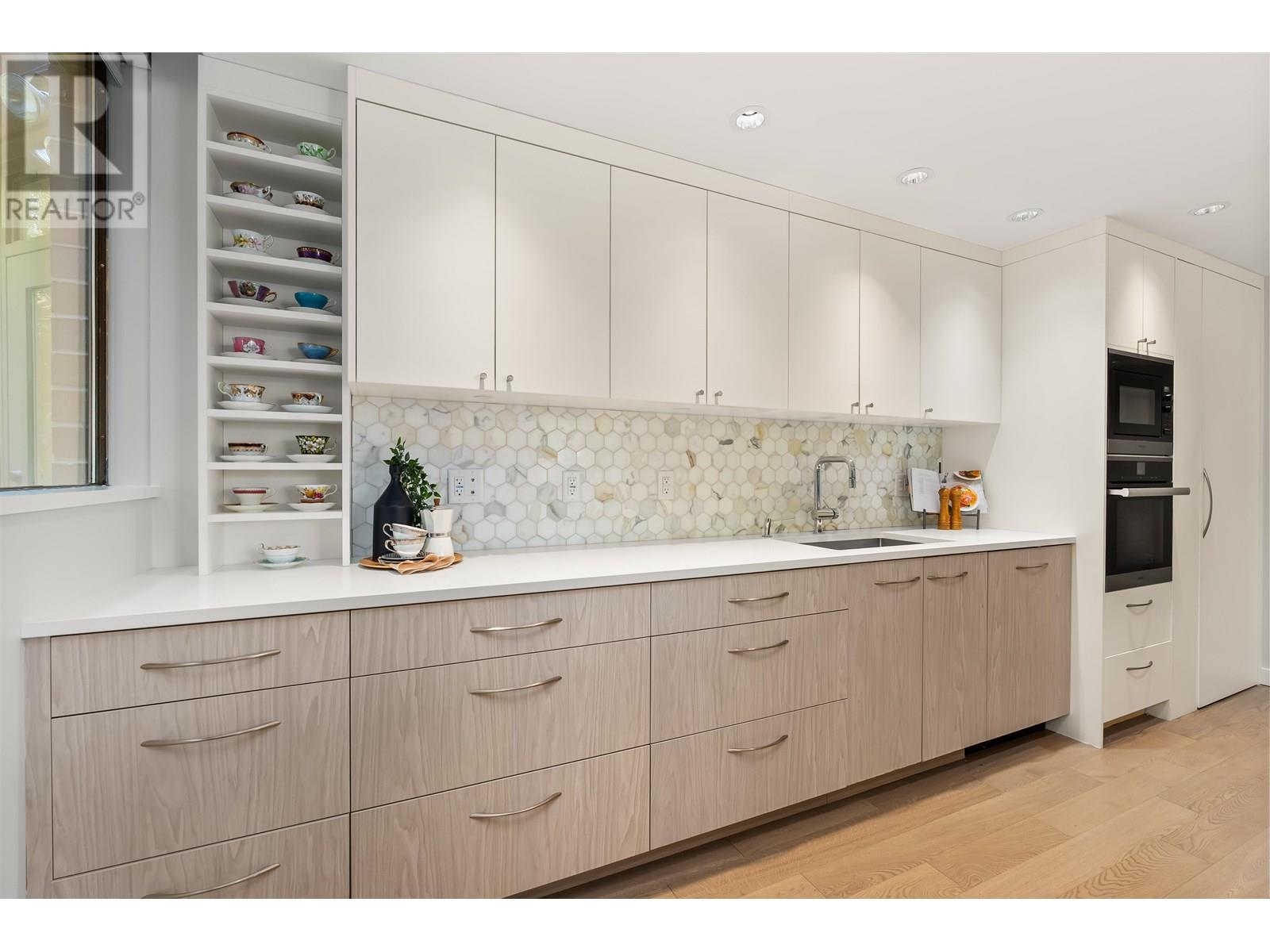 Photo 14 of 102 3905 Springtree Drive, Vancouver BC
