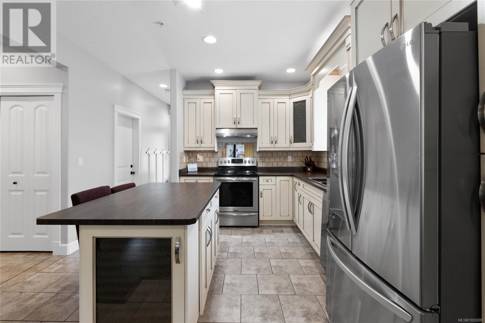 Photo 5 of 3430 Maveric Rd, Nanaimo BC