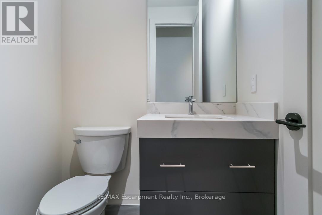 Photo 6 of 104 123 Maurice Drive, Oakville ON