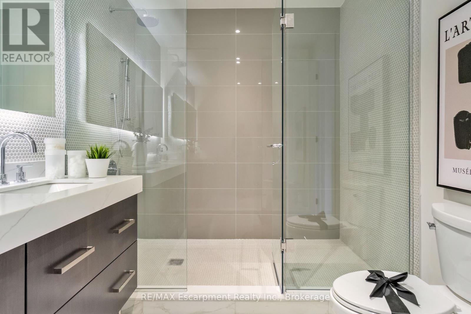 Photo 2 of 103 123 Maurice Drive, Oakville ON