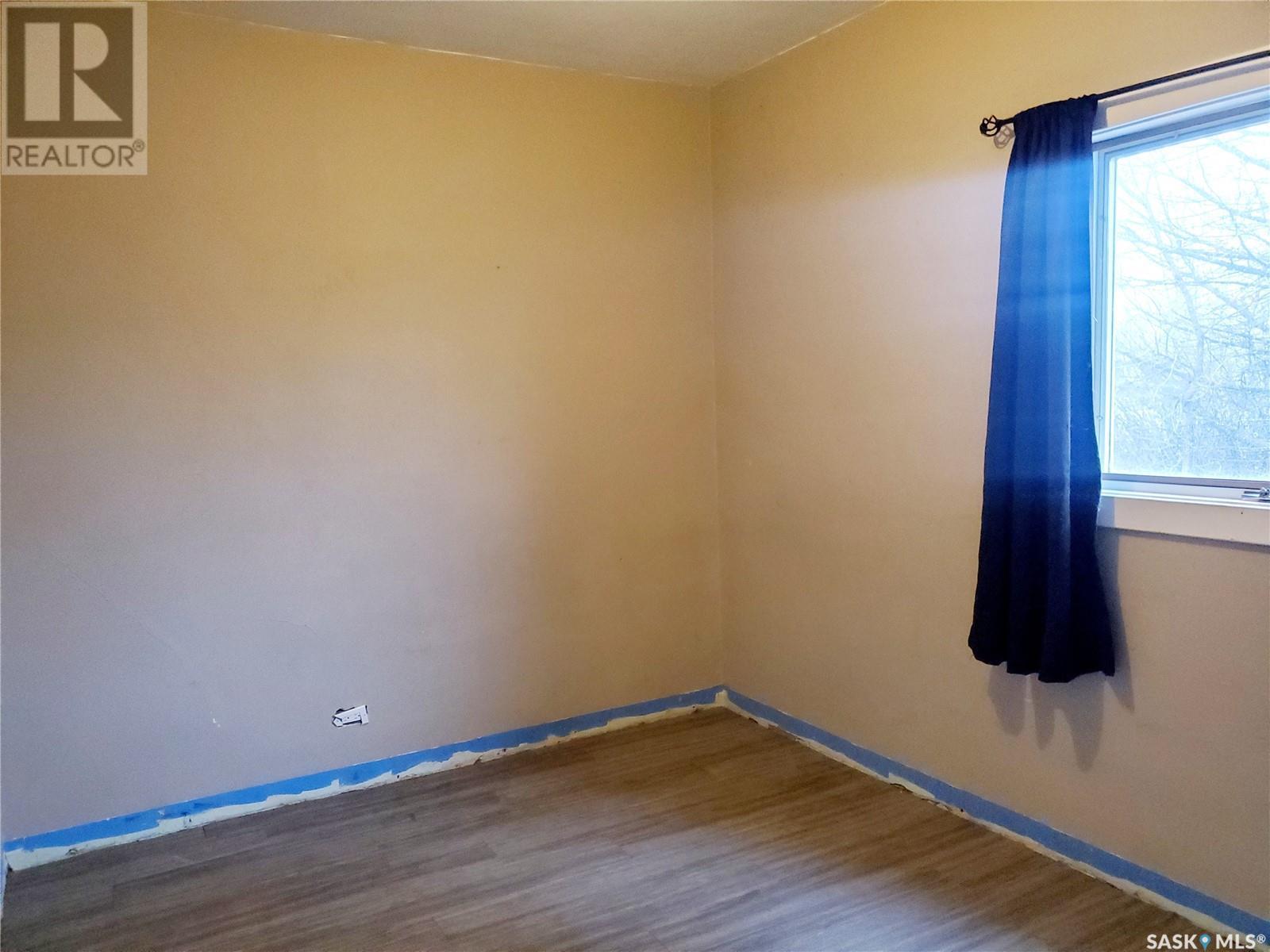 Photo 13 of 228 4th Street E, Ponteix SK
