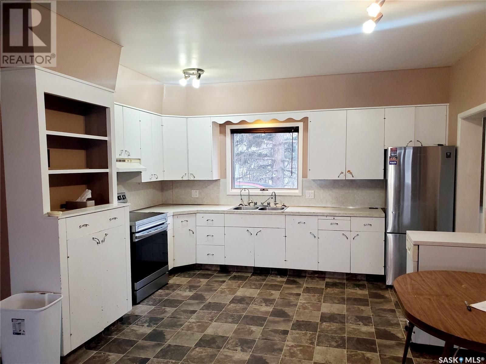 Photo 2 of 228 4th Street E, Ponteix SK