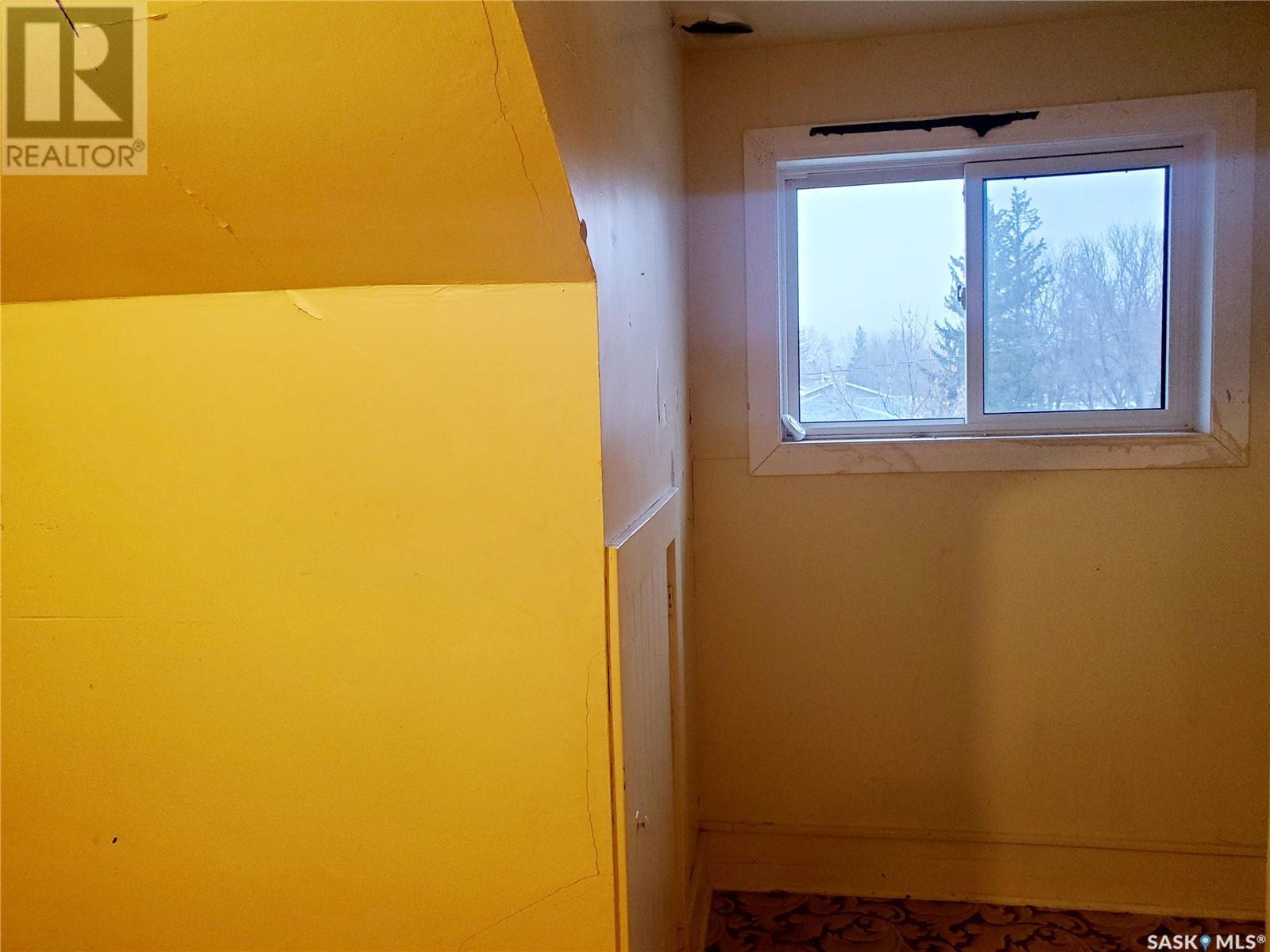 Photo 21 of 228 4th Street E, Ponteix SK