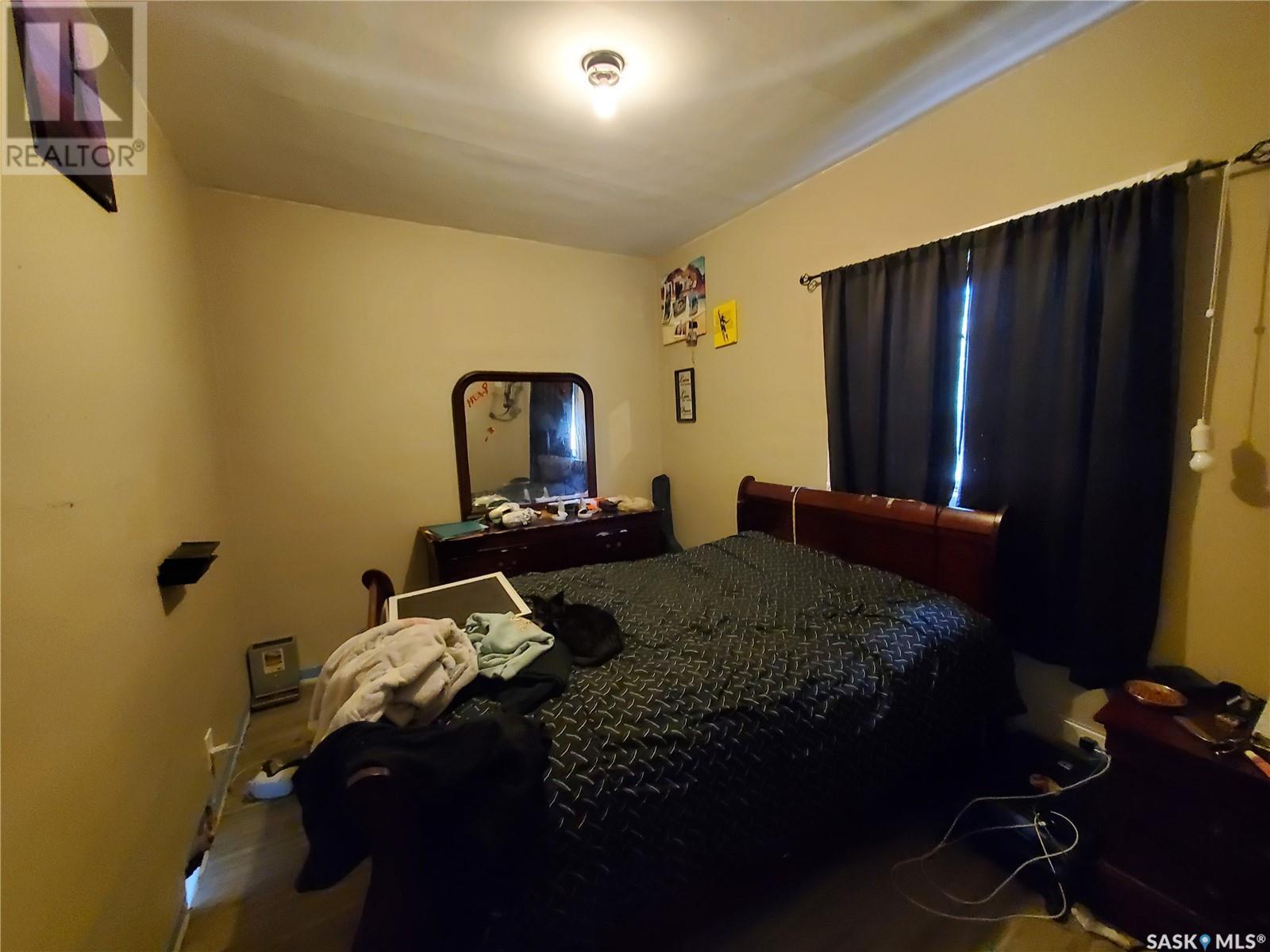 Photo 22 of 228 4th Street E, Ponteix SK