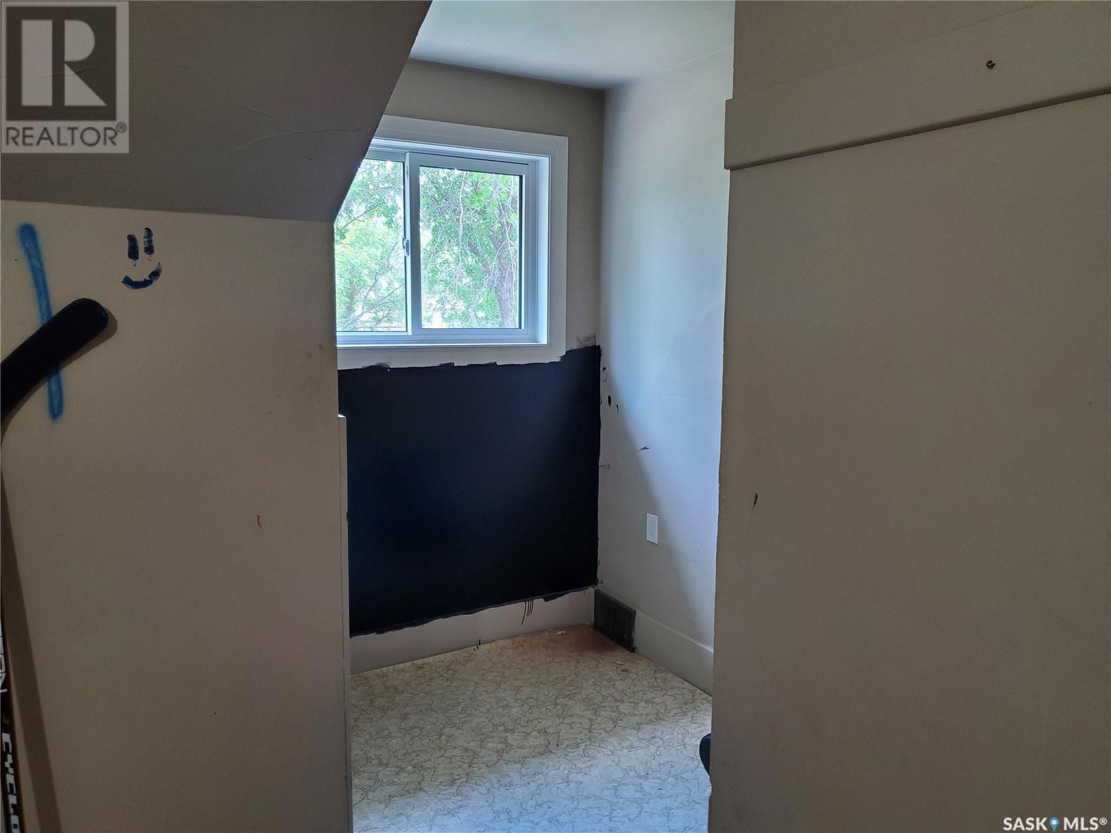 Photo 26 of 228 4th Street E, Ponteix SK