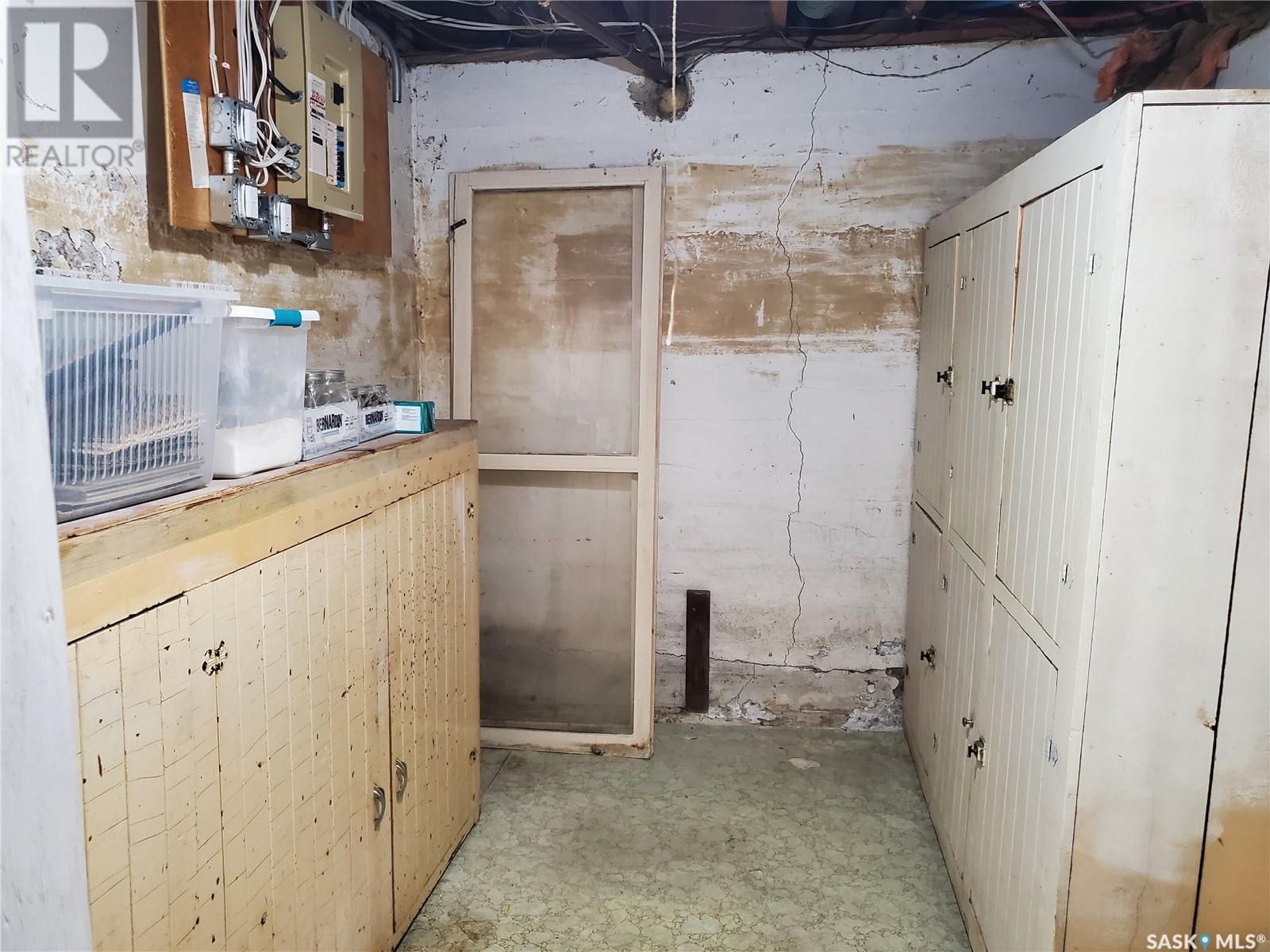 Photo 34 of 228 4th Street E, Ponteix SK