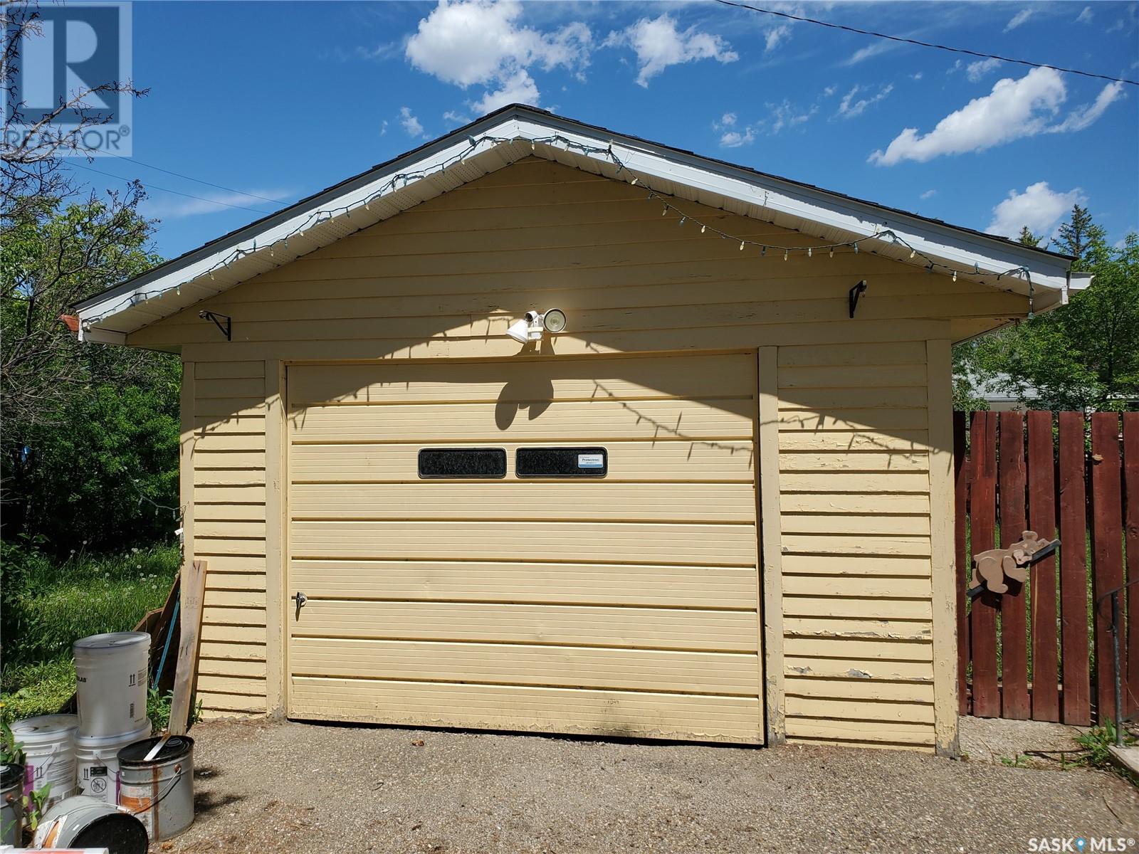 Photo 38 of 228 4th Street E, Ponteix SK