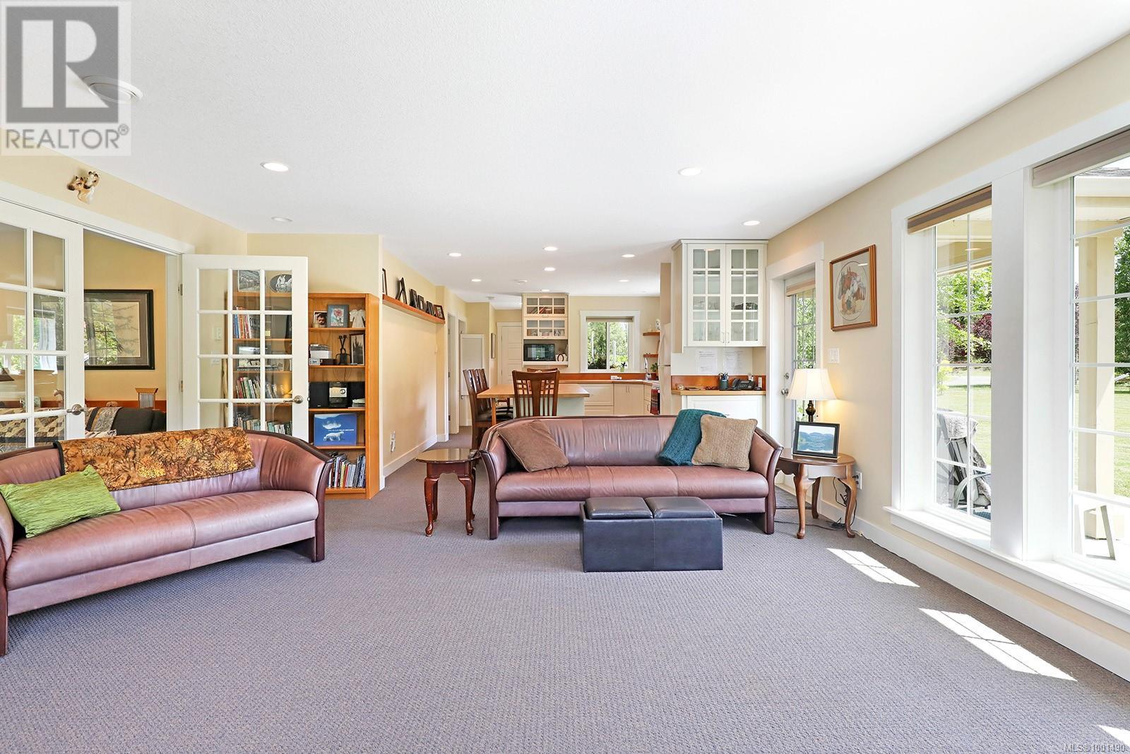 Photo 12 of 1195 Burbank Rd, Qualicum Beach BC