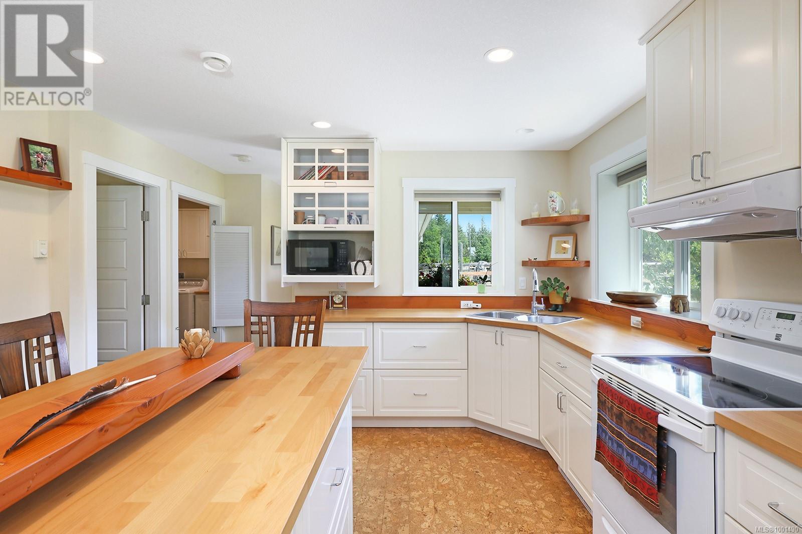 Photo 17 of 1195 Burbank Rd, Qualicum Beach BC