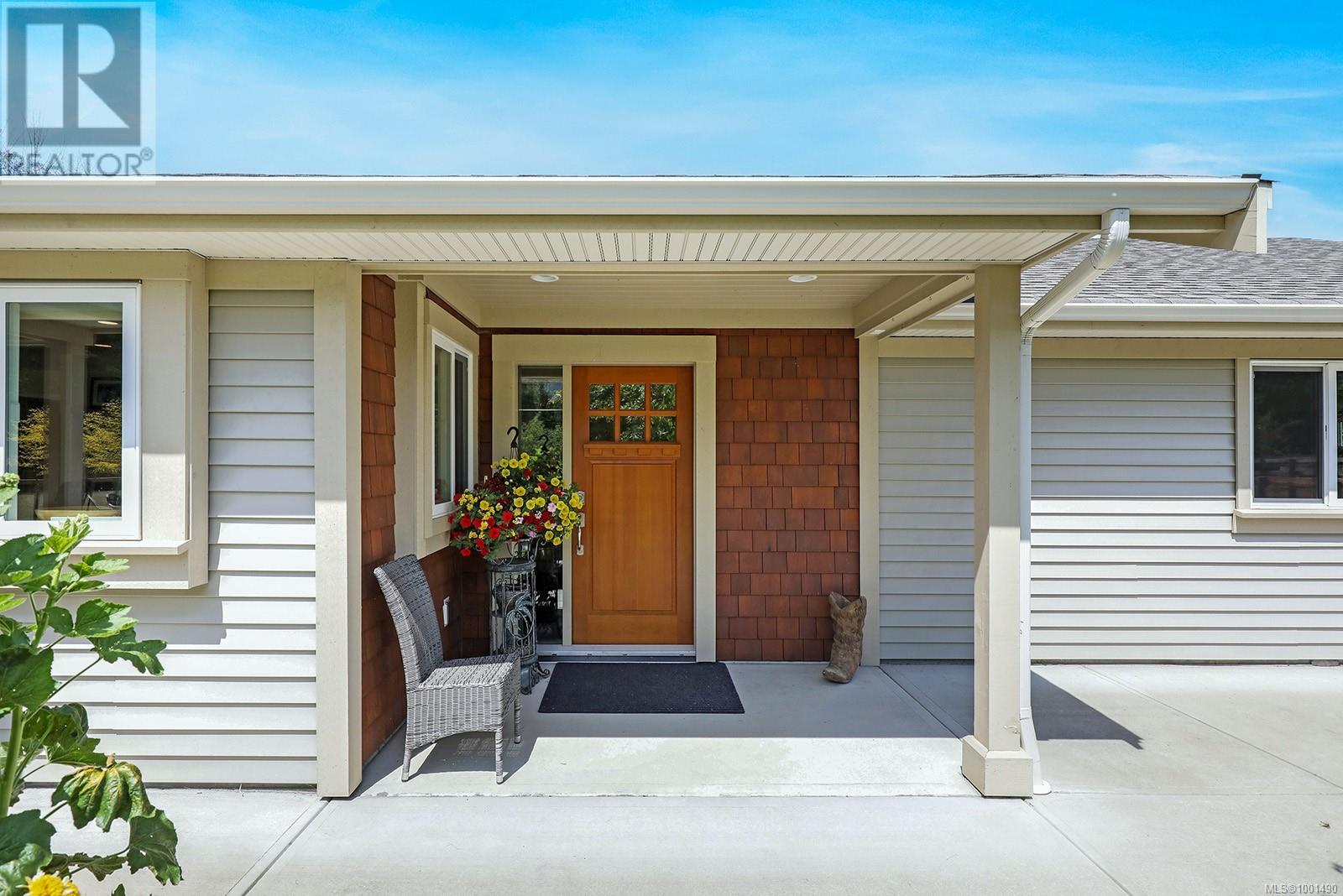 Photo 8 of 1195 Burbank Rd, Qualicum Beach BC