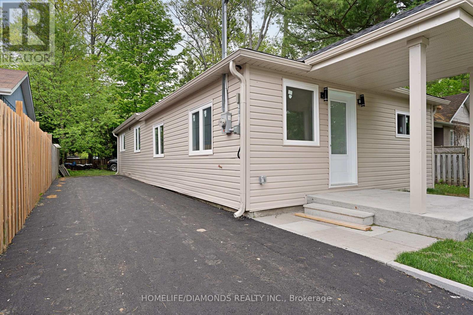 Photo 4 of 791 South Drive, Georgina ON