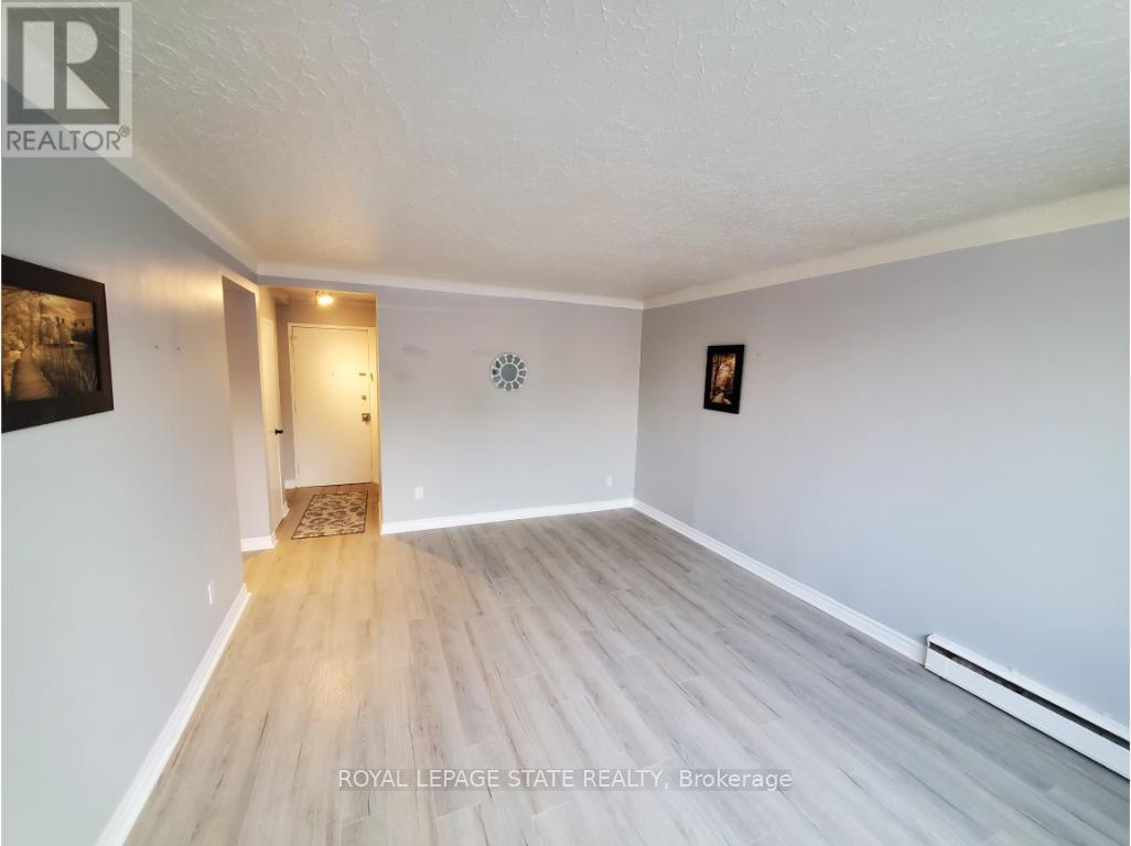 Photo 11 of 981 Mohawk Road E, Hamilton ON