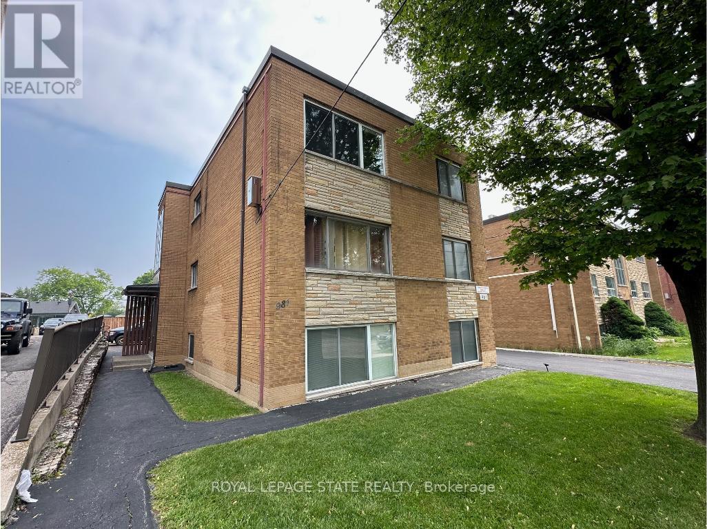 Photo 3 of 981 Mohawk Road E, Hamilton ON