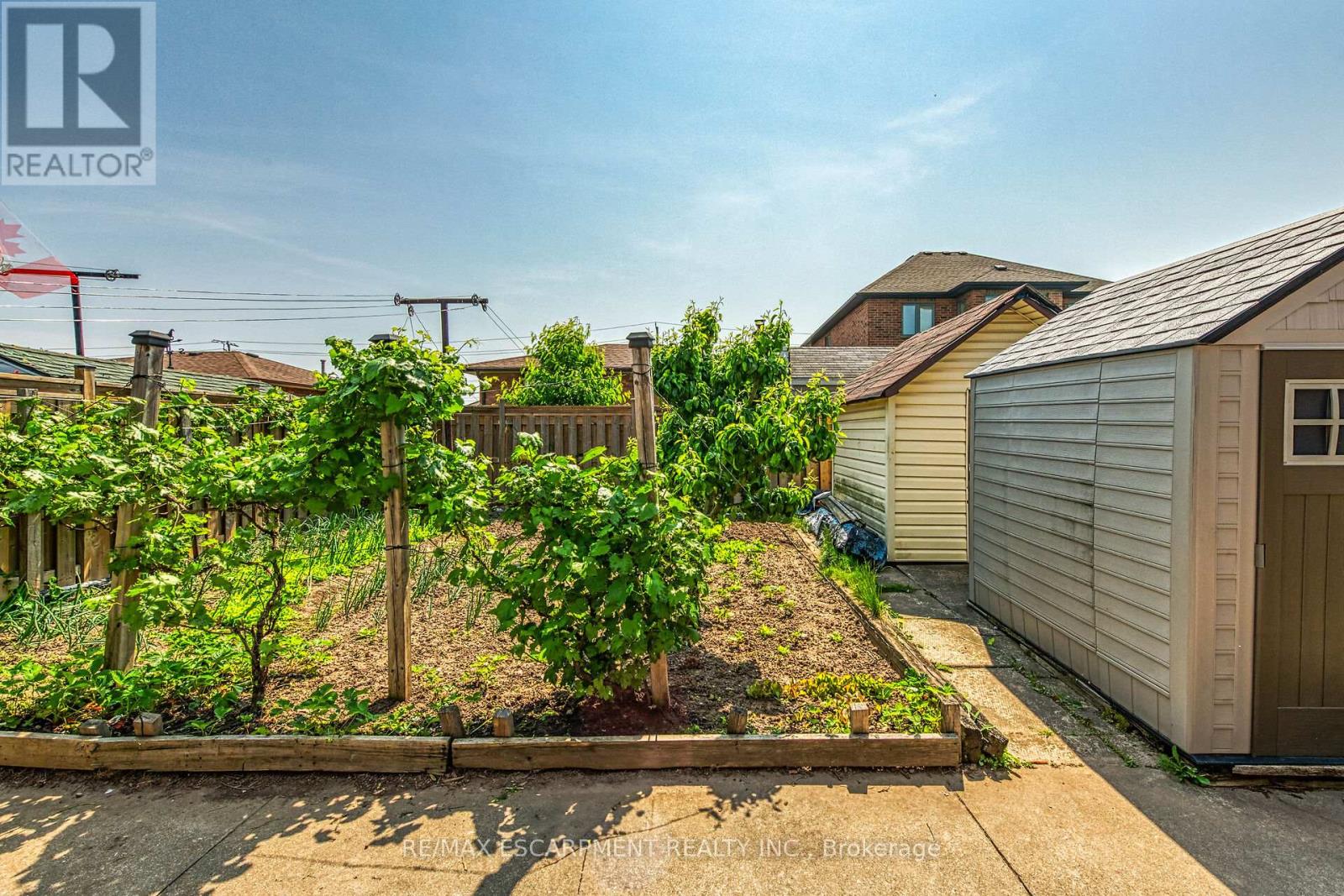Photo 4 of 45 Juniper Drive, Hamilton ON
