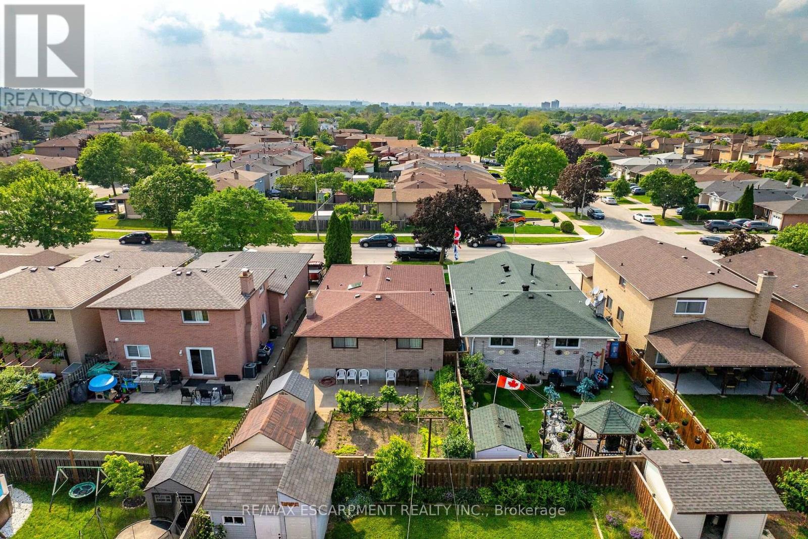 Photo 31 of 45 Juniper Drive, Hamilton ON