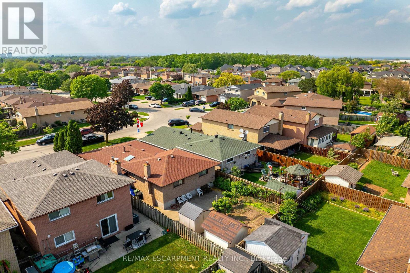 Photo 37 of 45 Juniper Drive, Hamilton ON