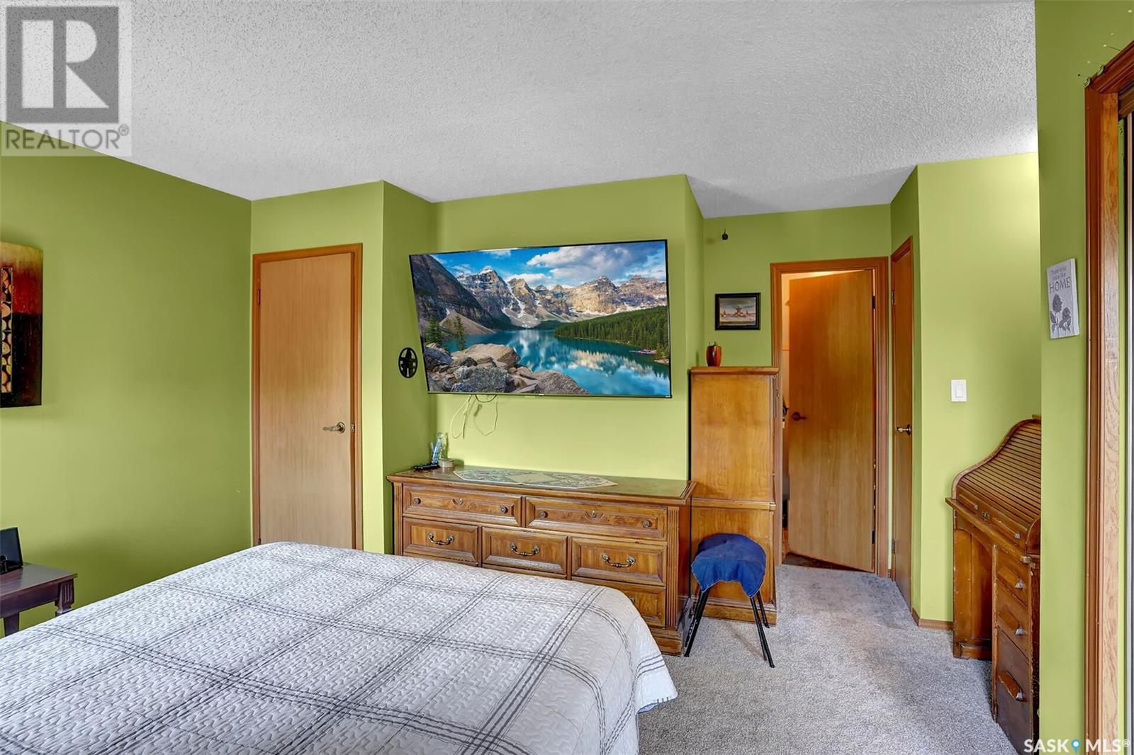 Single Family House 2 Level for Sale in  Grace STREET Regina 
