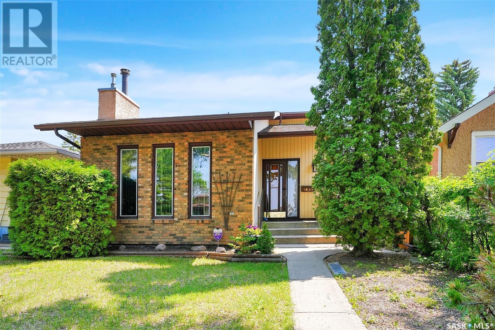 Single Family House 2 Level for Sale in  Grace STREET Regina 
