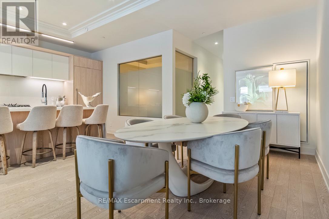 Photo 20 of 105 123 Maurice Drive, Oakville ON
