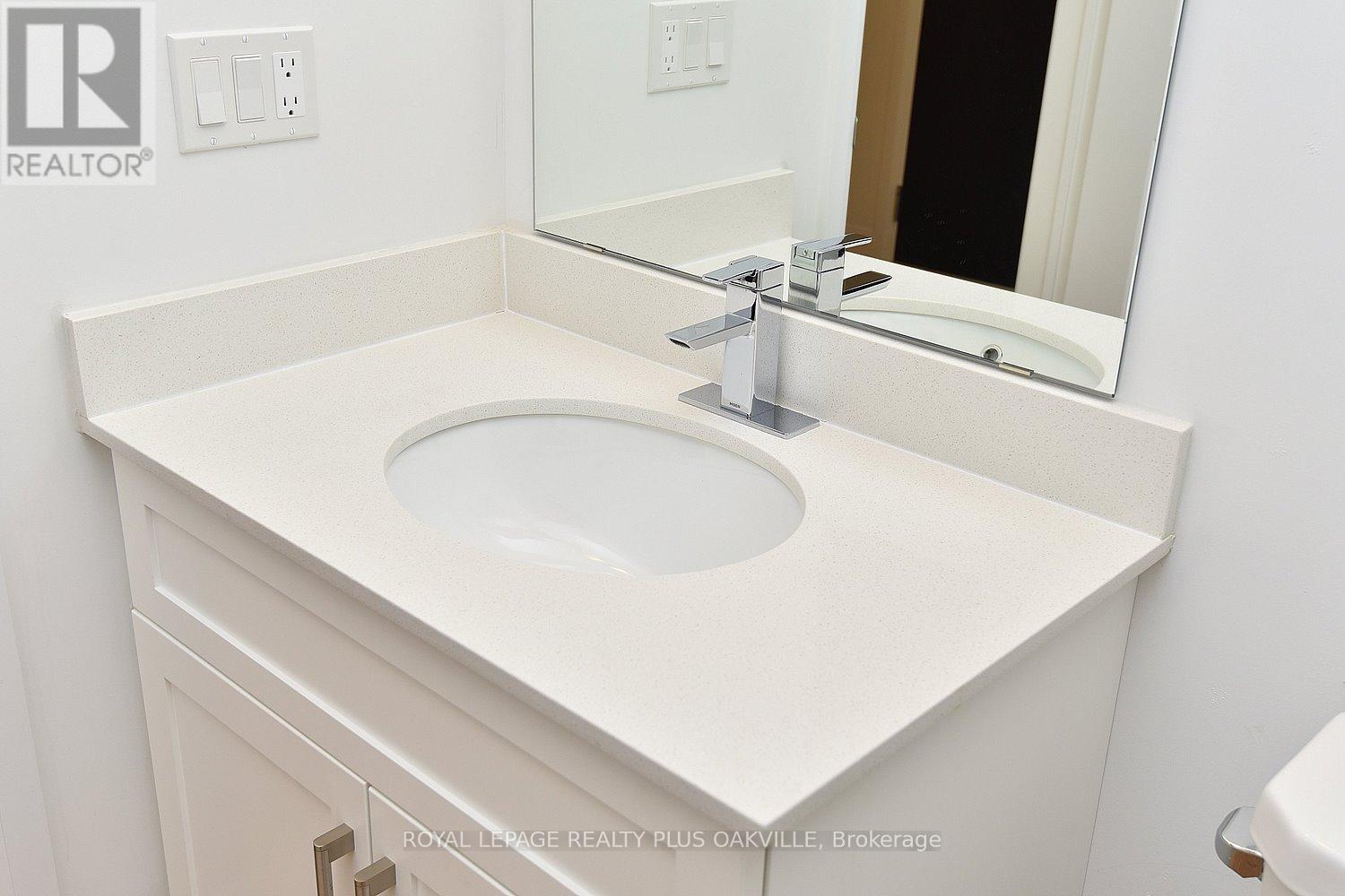 Photo 11 of 422 1936 Rymal Road E, Hamilton ON