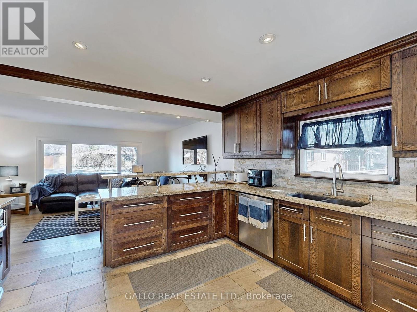 Photo 5 of 170 East Street E, Uxbridge ON