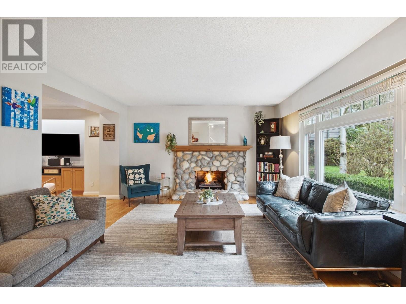 Photo 13 of 2569 Hyannis Point, North Vancouver BC