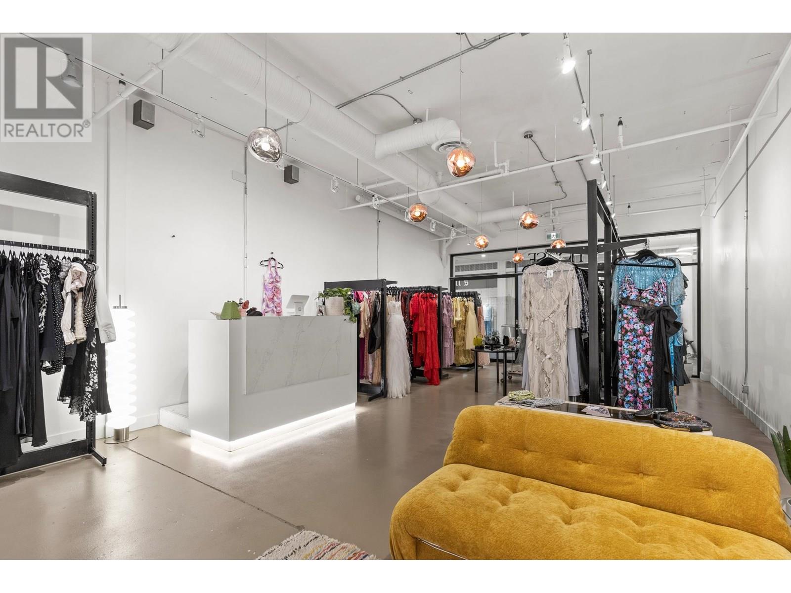 13 565 Bernard Avenue, Kelowna