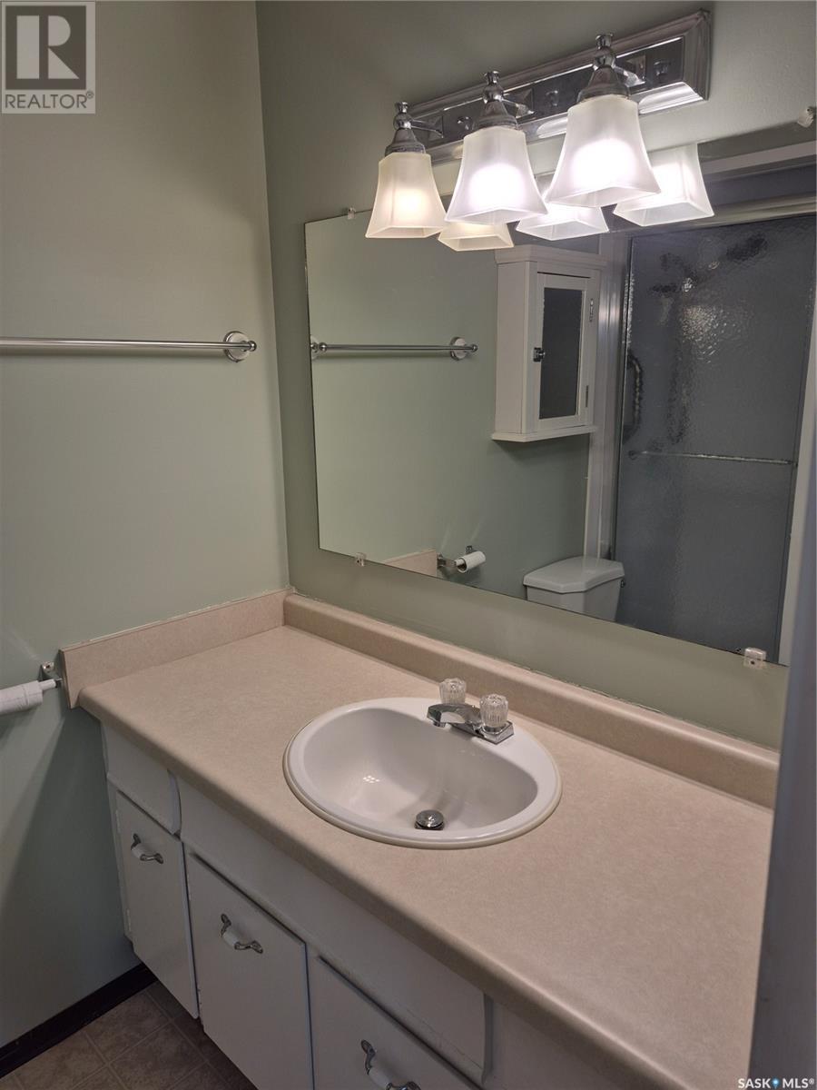 Single Family House High rise for Sale in   RAE STREET Regina 